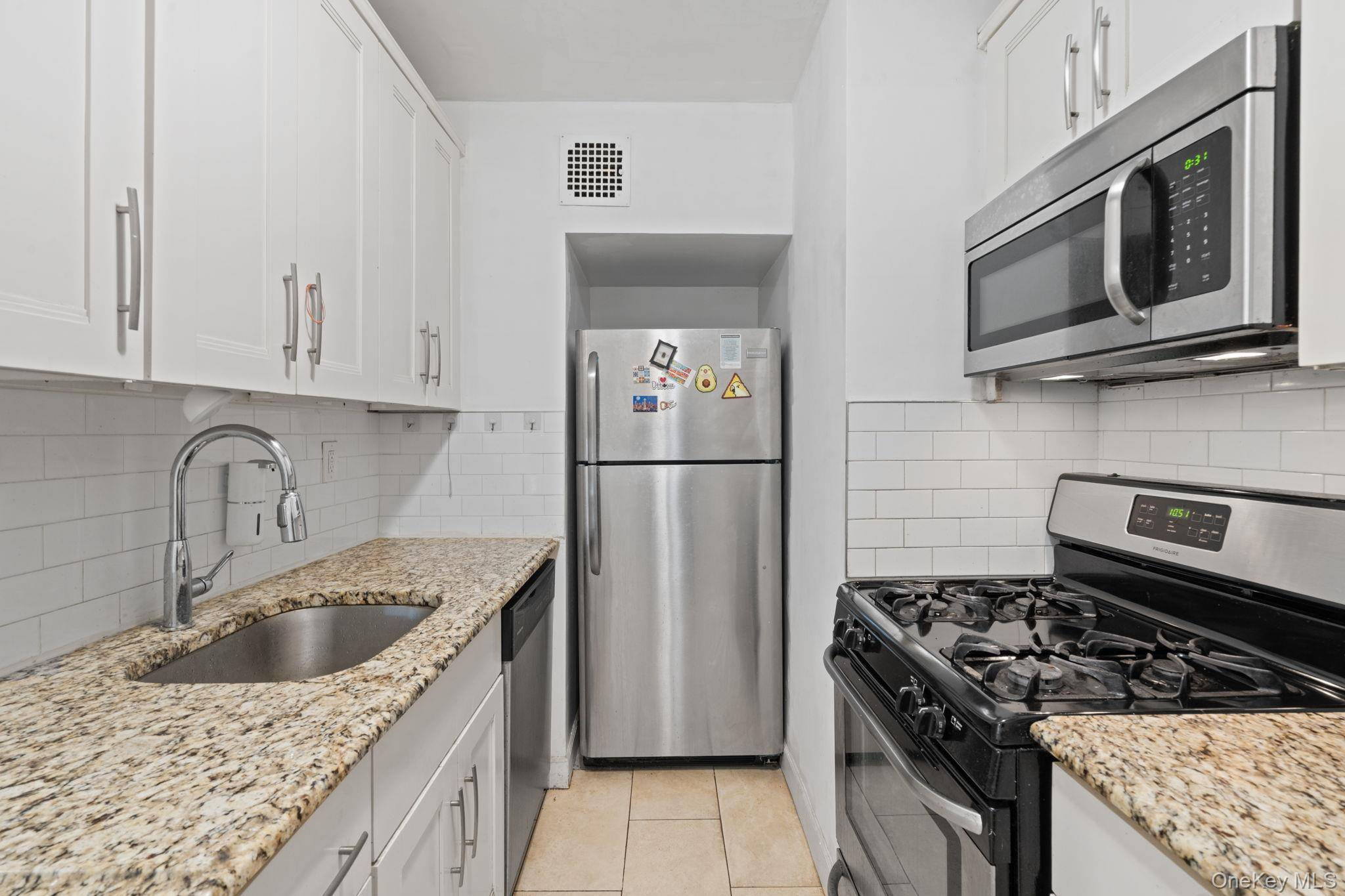 139-15 83rd AVE #305, Briarwood, NY 11435