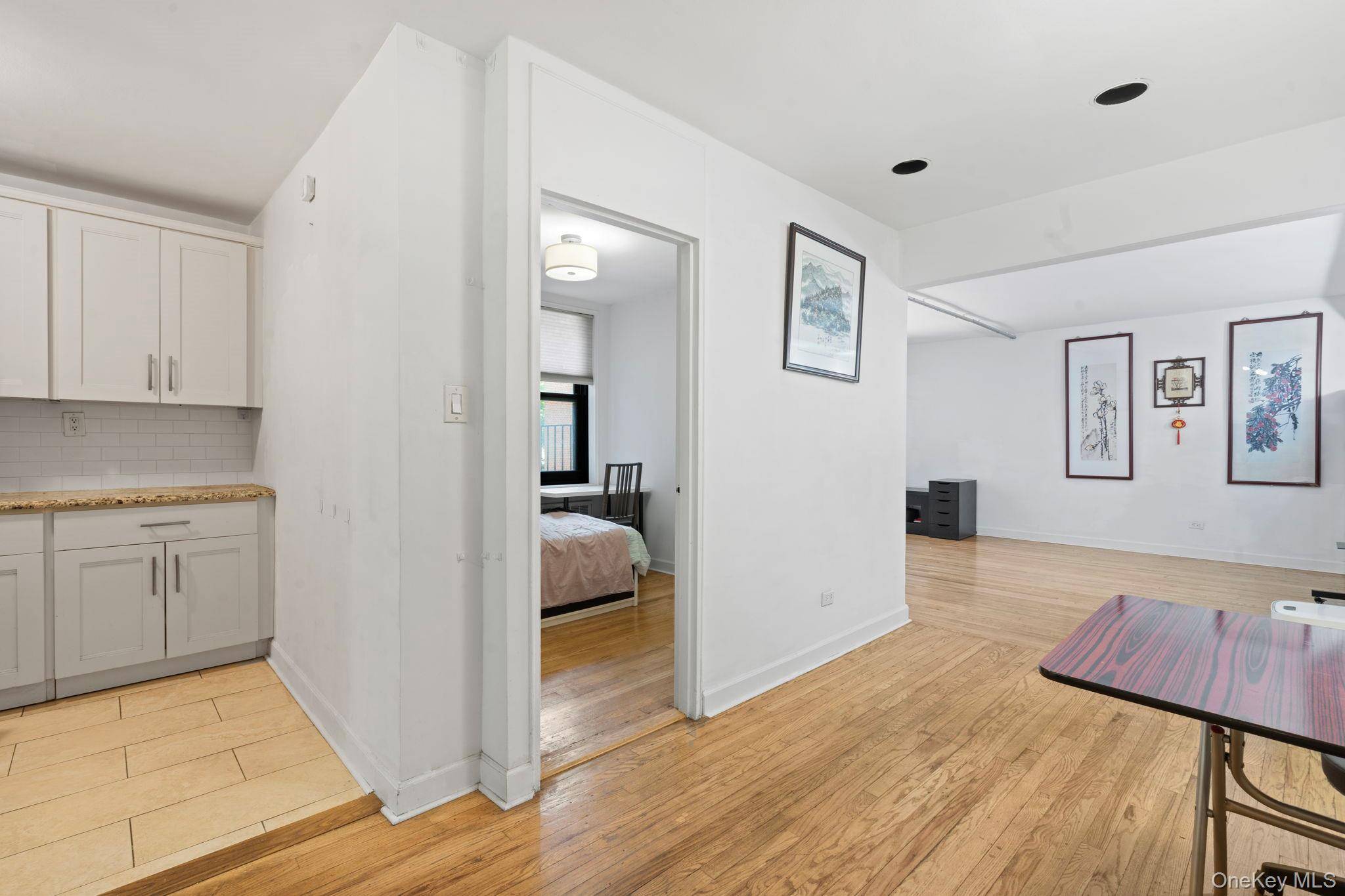139-15 83rd AVE #305, Briarwood, NY 11435