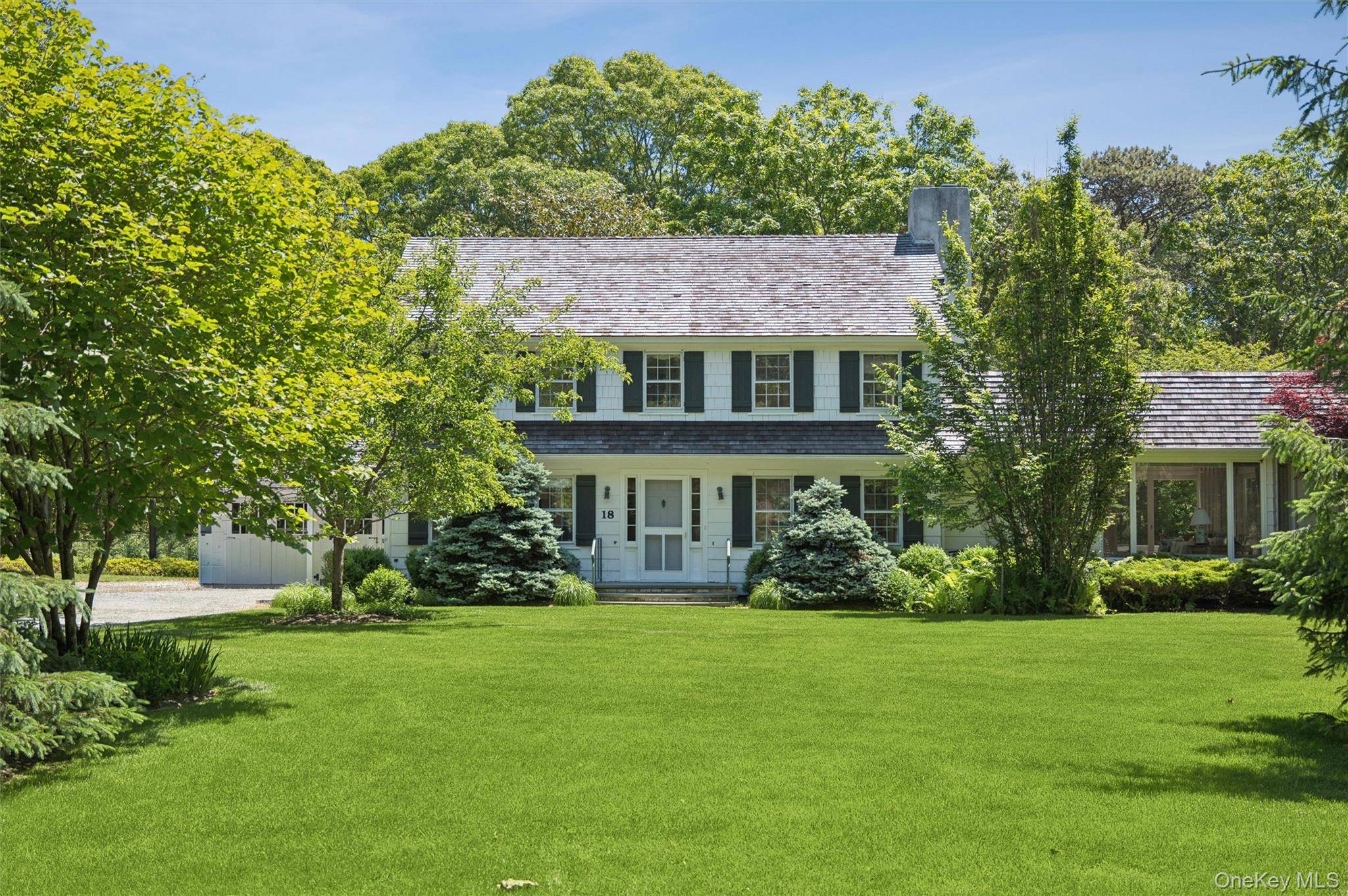 18 Jagger LN, Westhampton, NY 11977