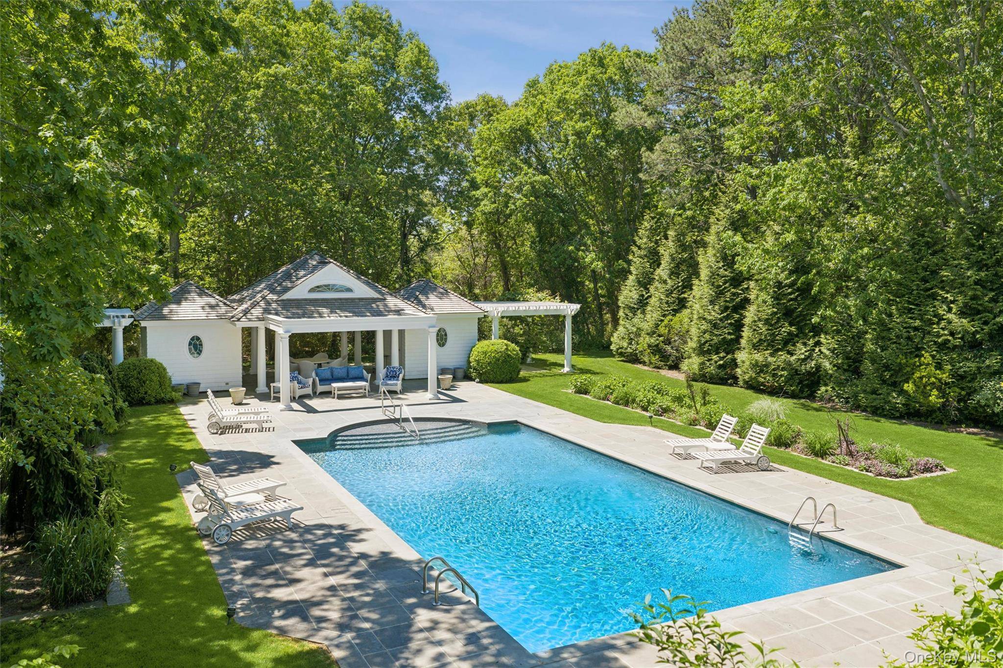 18-24 Jagger LN, Westhampton, NY 11977