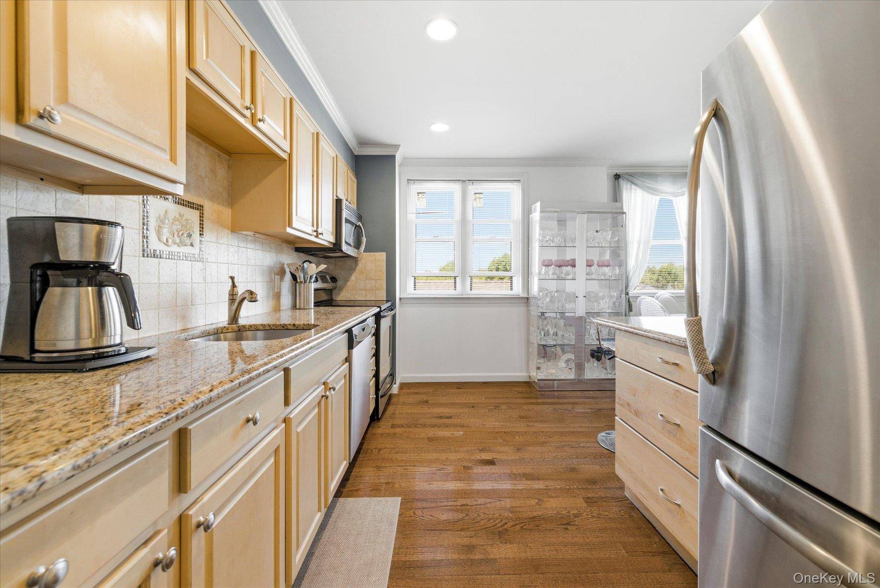 55 Clinton AVE #401, Rockville Centre, NY 11570
