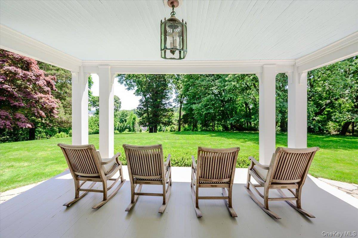 563 Asharoken AVE, Northport, NY 11768