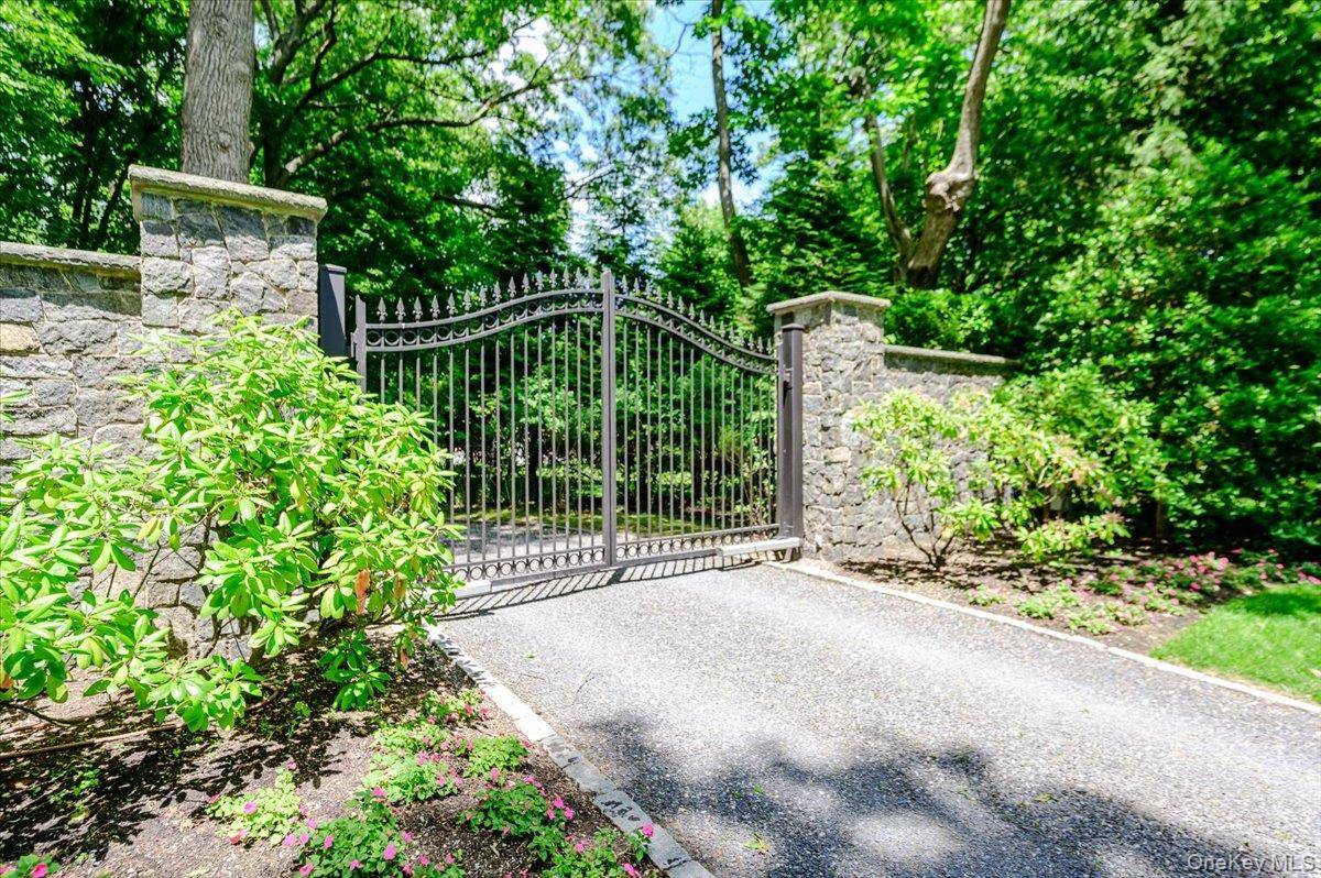563 Asharoken AVE, Northport, NY 11768