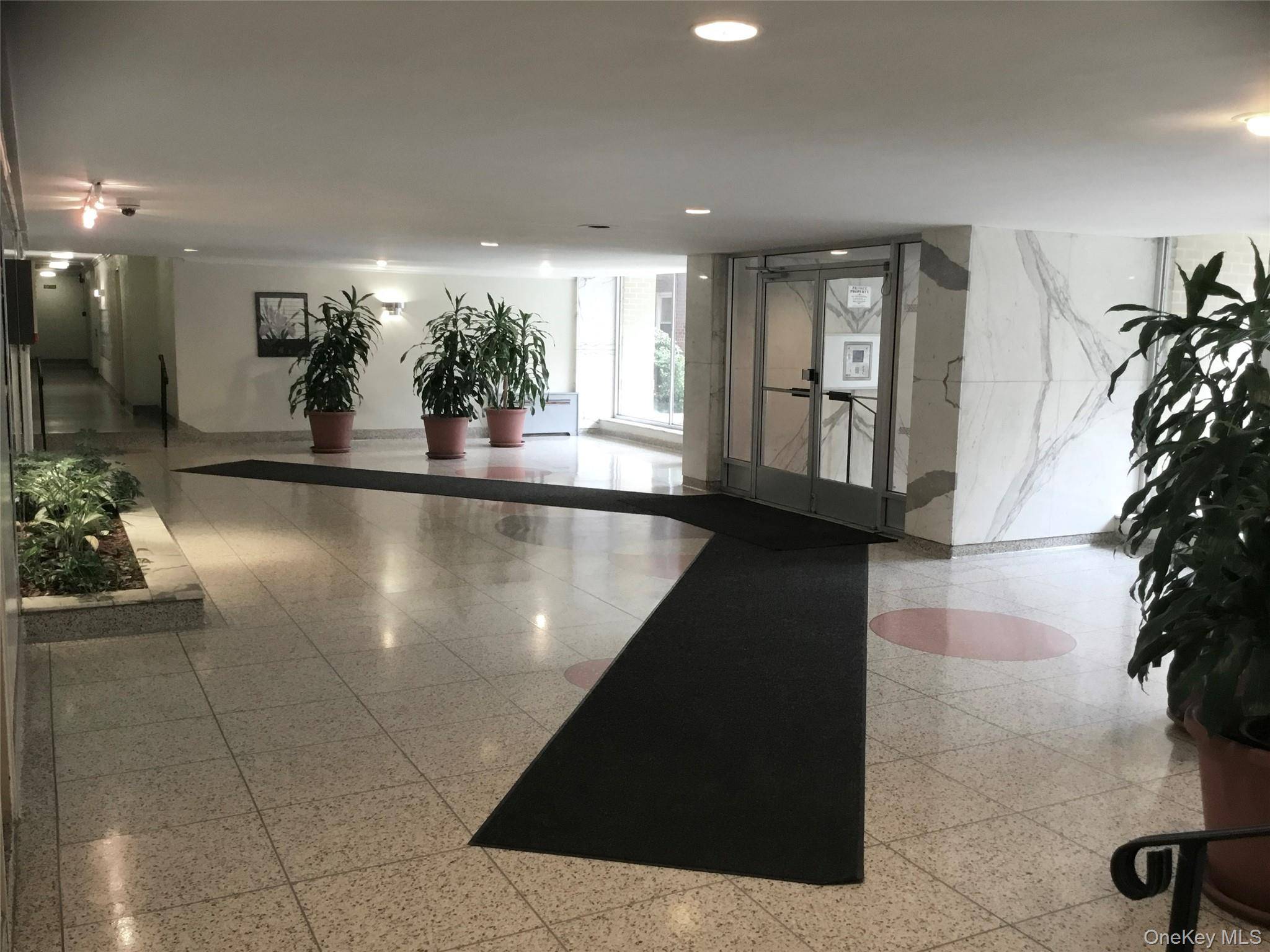 2 Sadore LN #5F, Yonkers, NY 10710