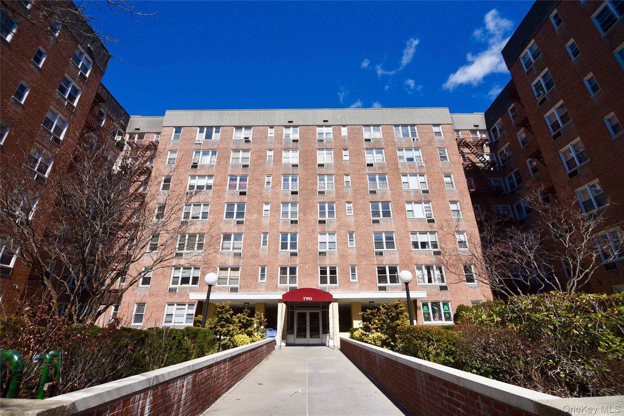 2 Sadore LN #5F, Yonkers, NY 10710