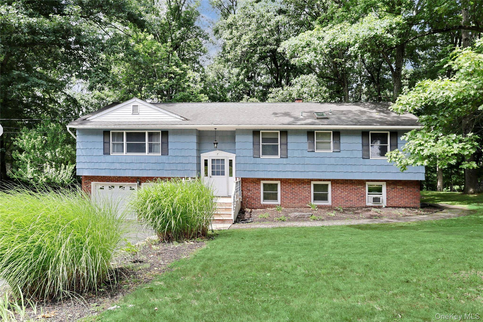 7 Eagle ST, Spring Valley, NY 10977