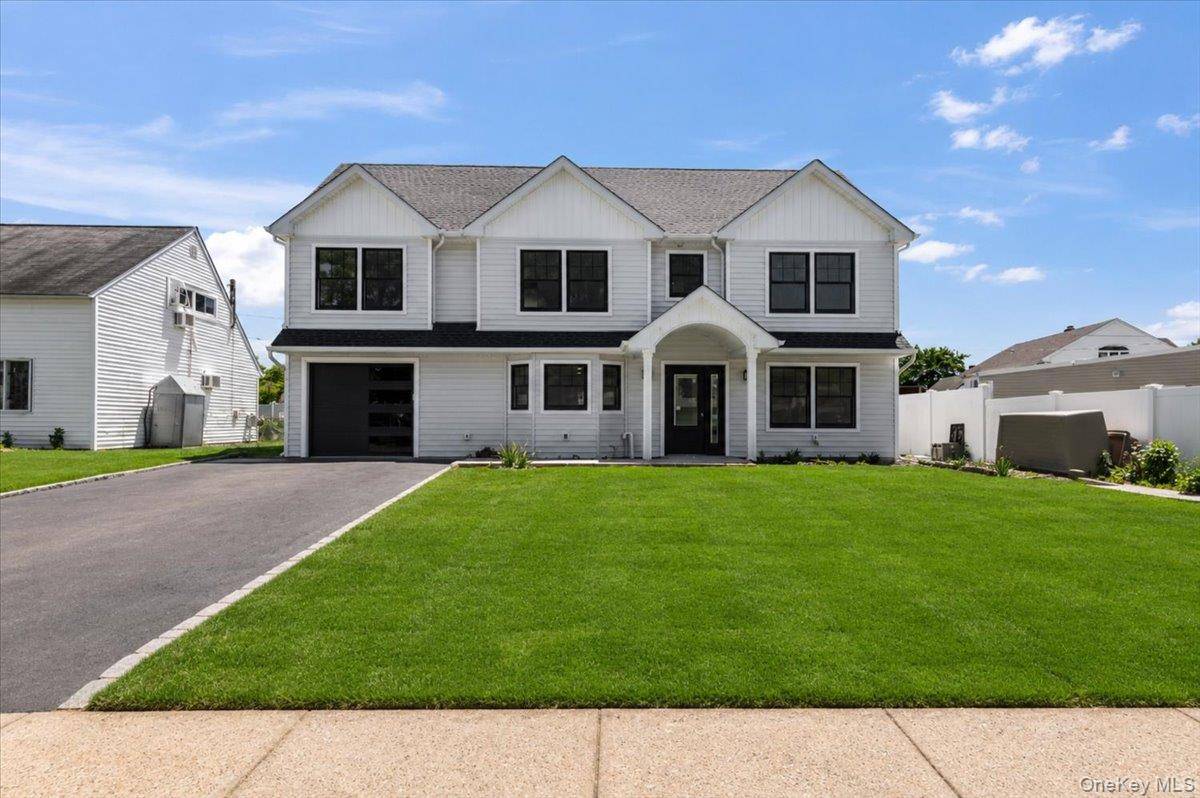 119 Sprucewood DR, Levittown, NY 11756