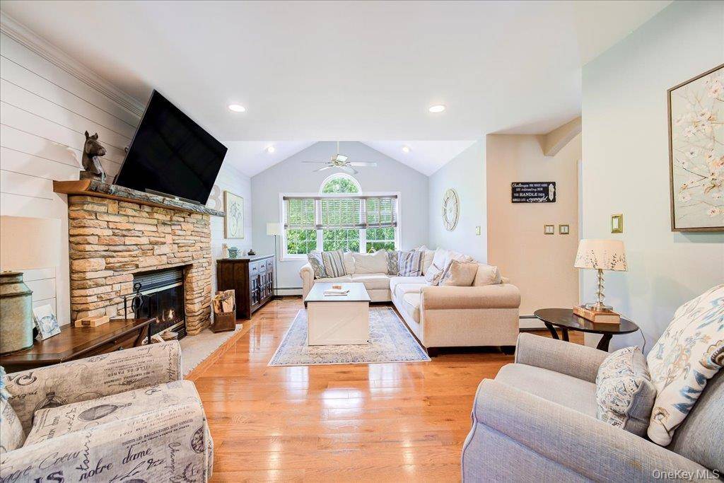 124 Rutsonville RD, Wallkill, NY 12589