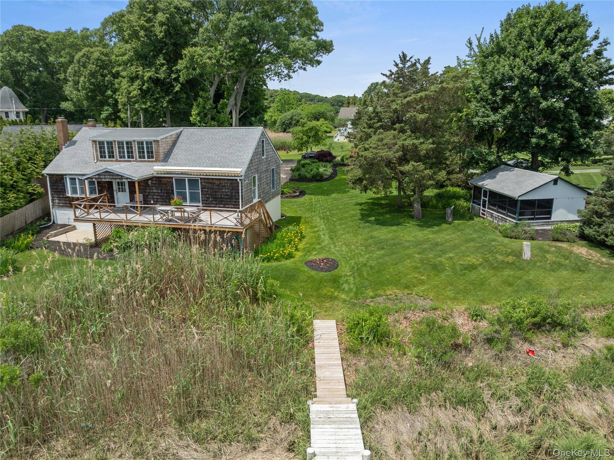 12 Whites LN, Aquebogue, NY 11931