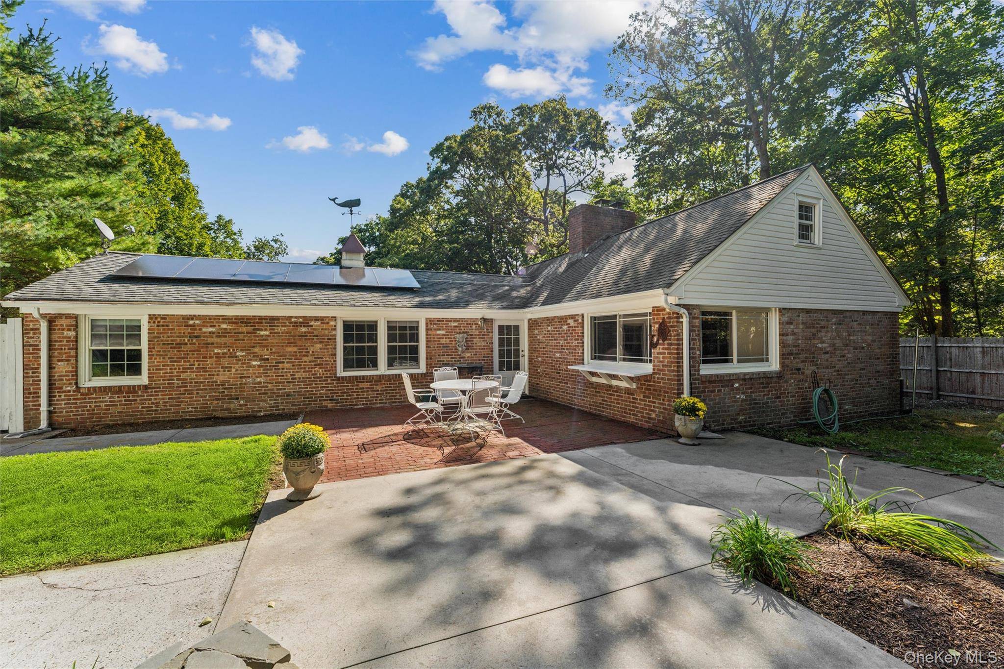 29 Squiretown RD #D, Hampton Bays, NY 11946
