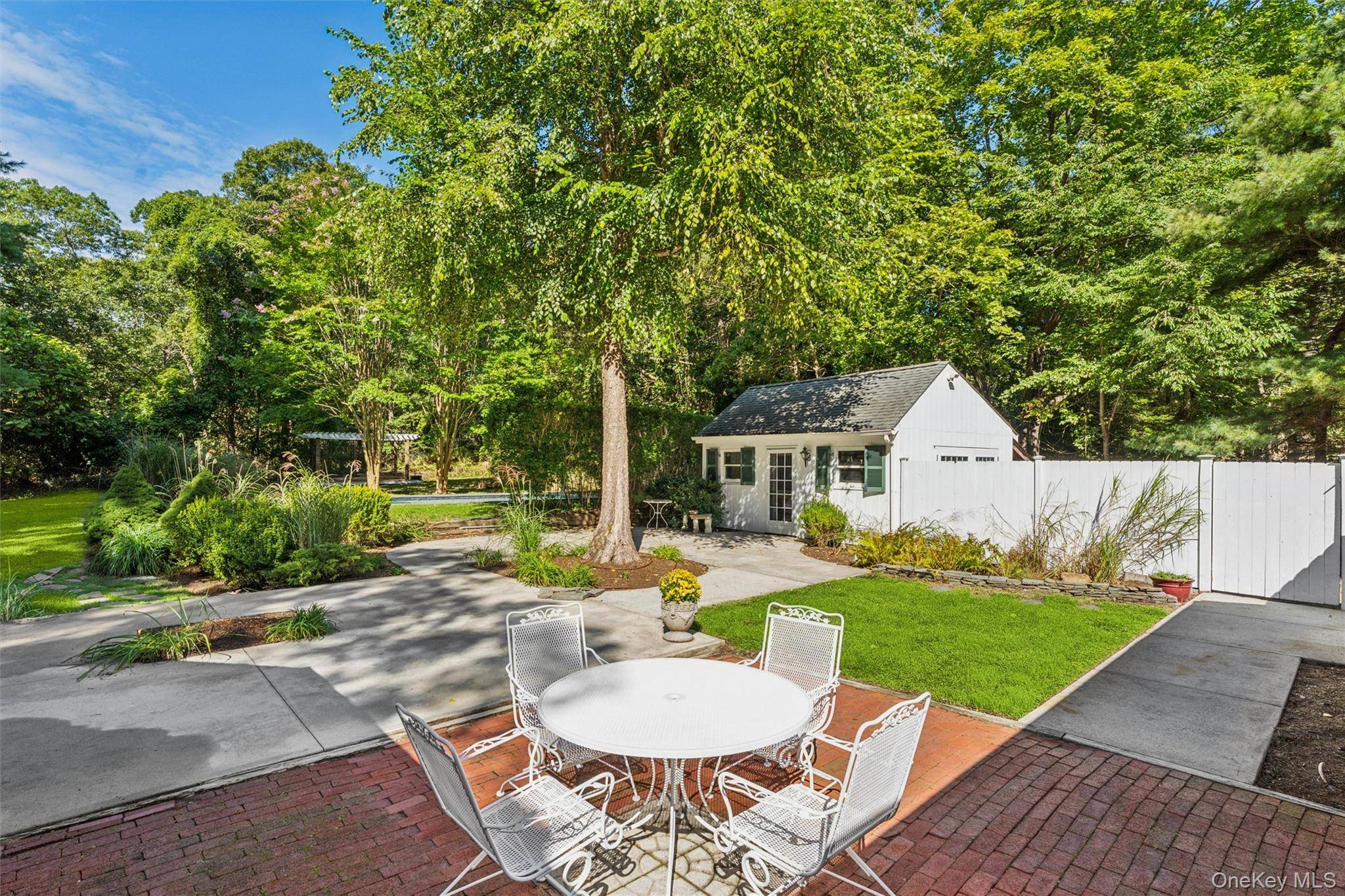 29 Squiretown RD #D, Hampton Bays, NY 11946