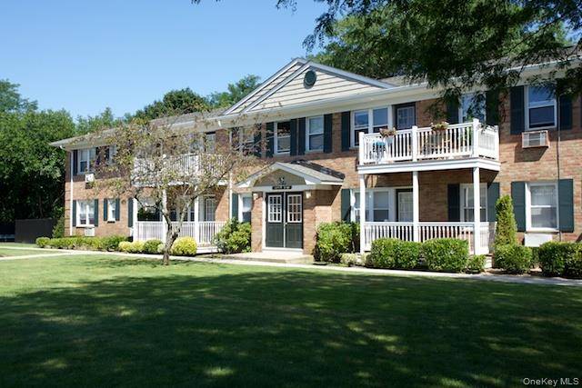 1355 Roanoke AVE #7g, Riverhead, NY 11901