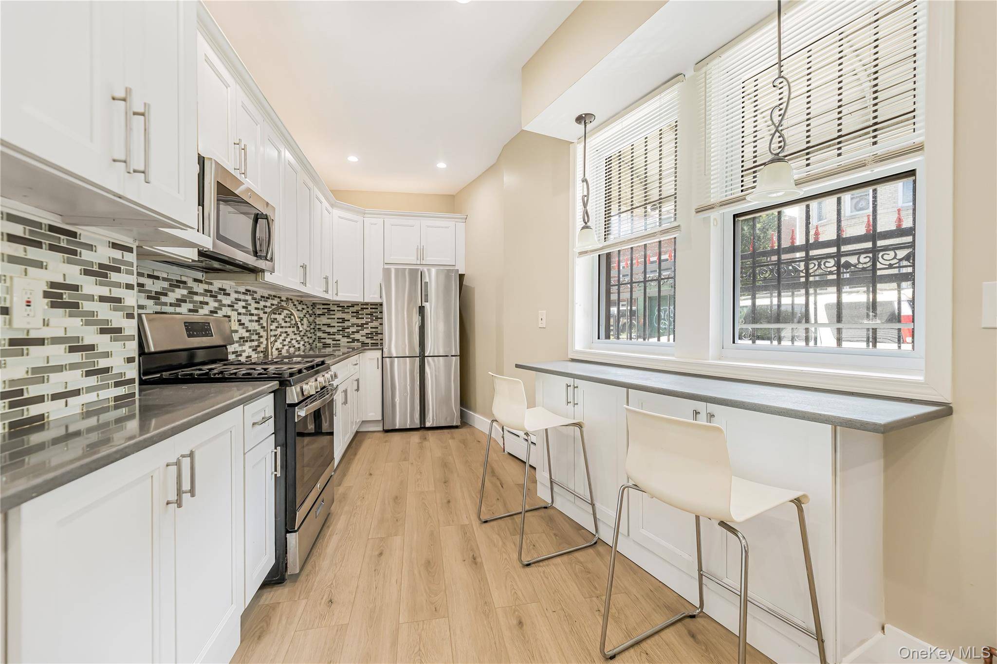 735 E 211th ST, Bronx, NY 10467
