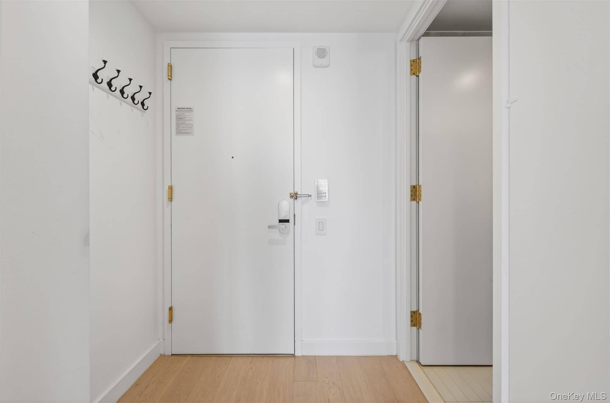 3 Court SQ #5005, Long Island City, NY 11101