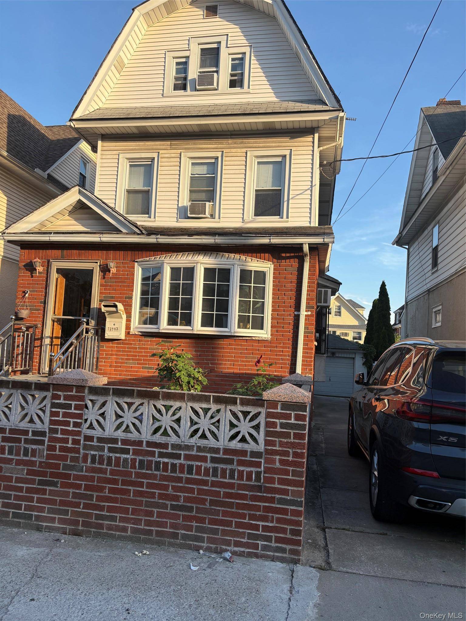 139-52 86th RD, Jamaica, NY 11435