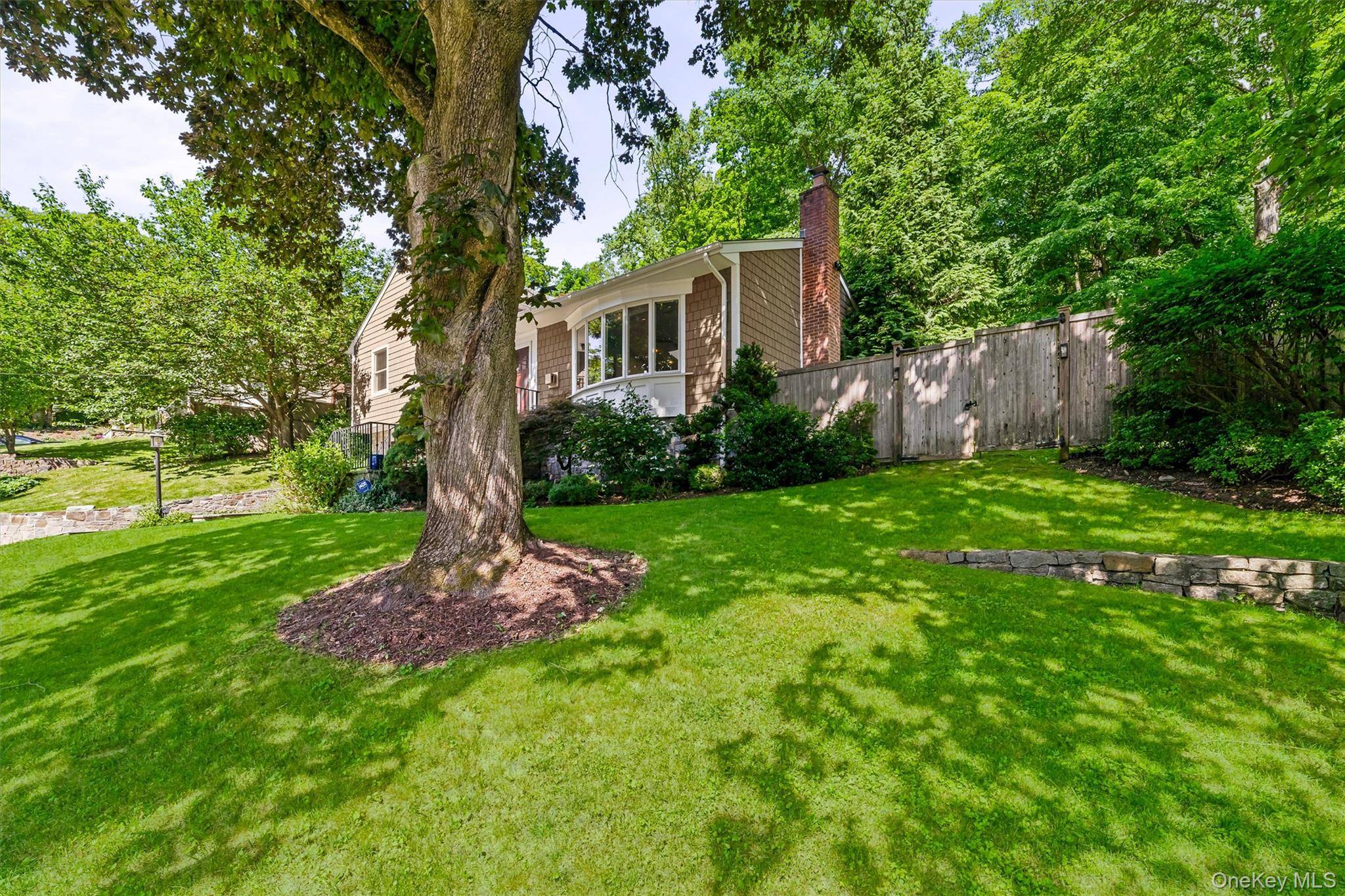 12 Overlook RD, White Plains, NY 10603