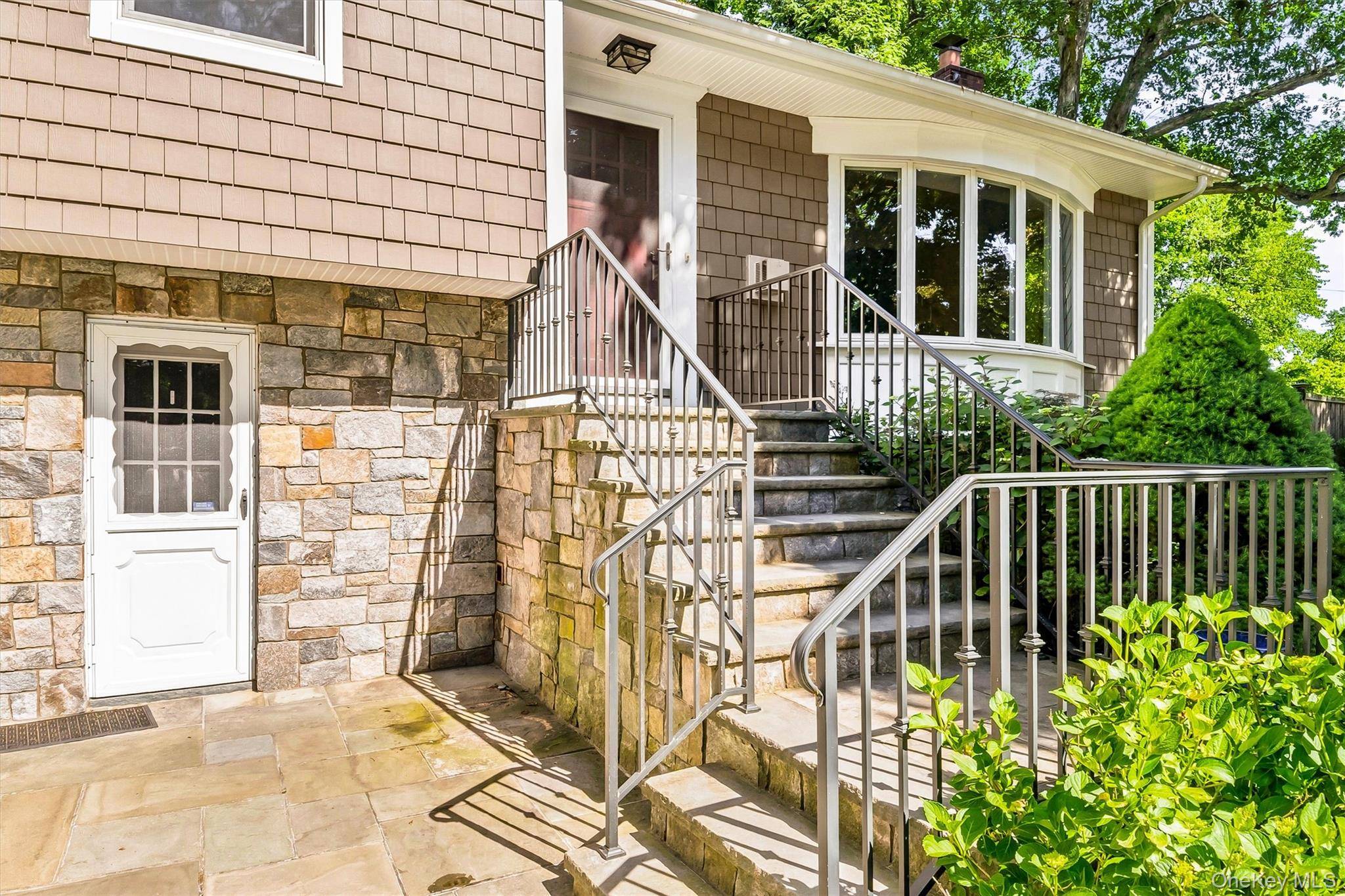 12 Overlook RD, White Plains, NY 10603