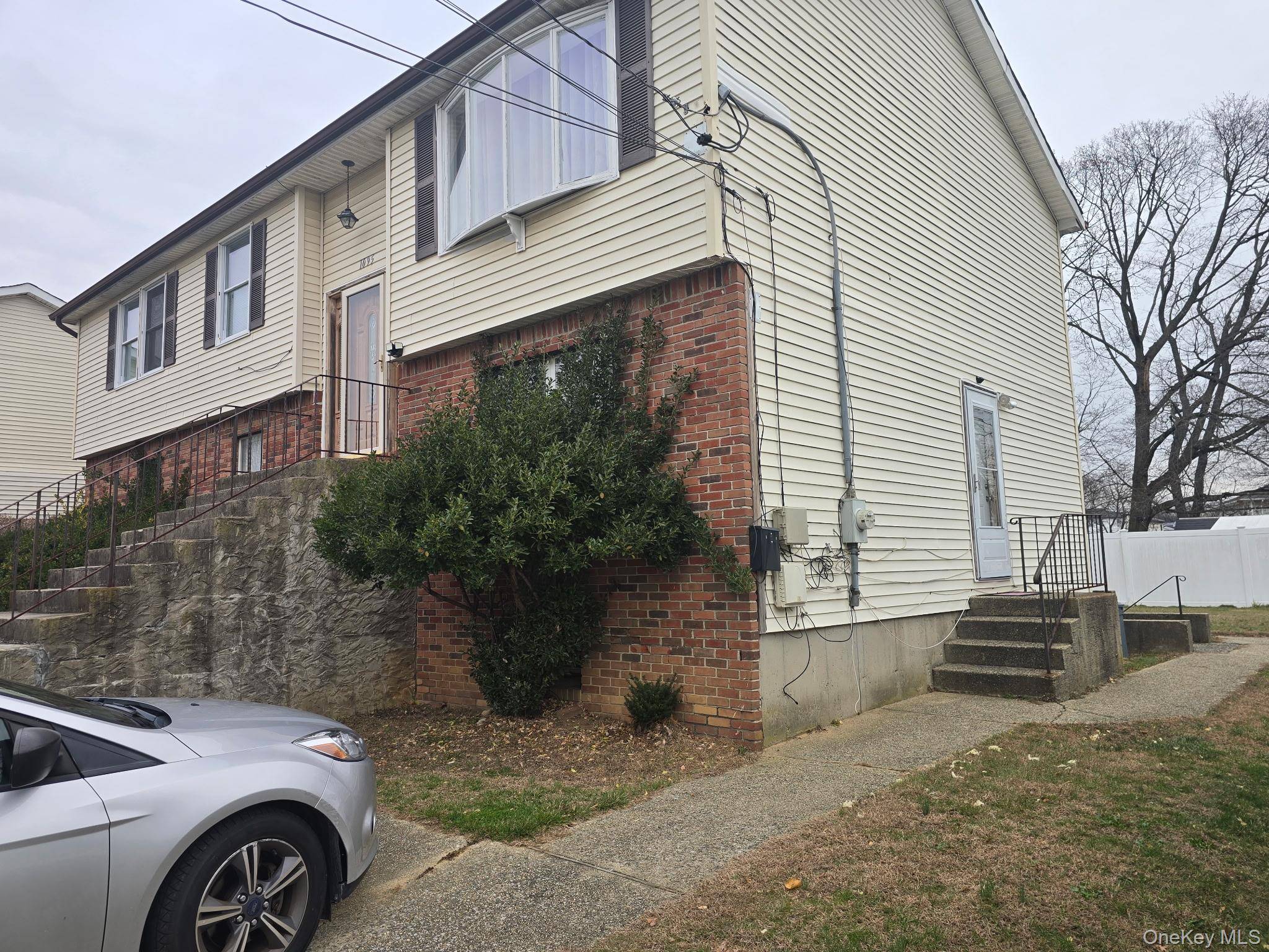 1095 Pinebrook CT, West Hempstead, NY 11552