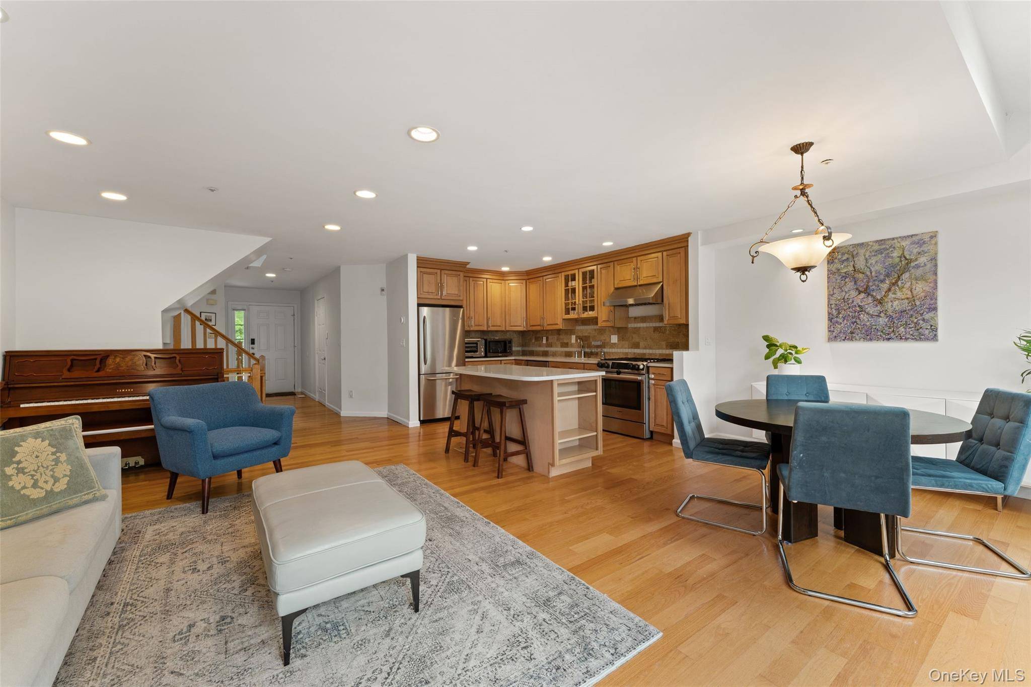 611 Pondside DR, White Plains, NY 10607