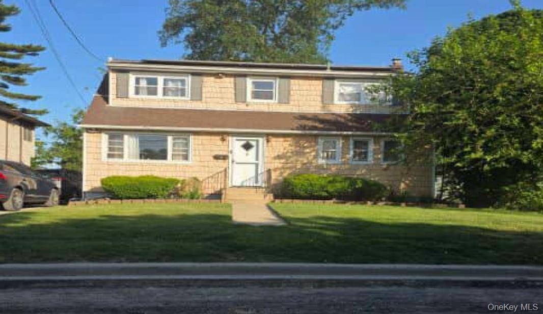1425 Tadmor ST, North Merrick, NY 11566