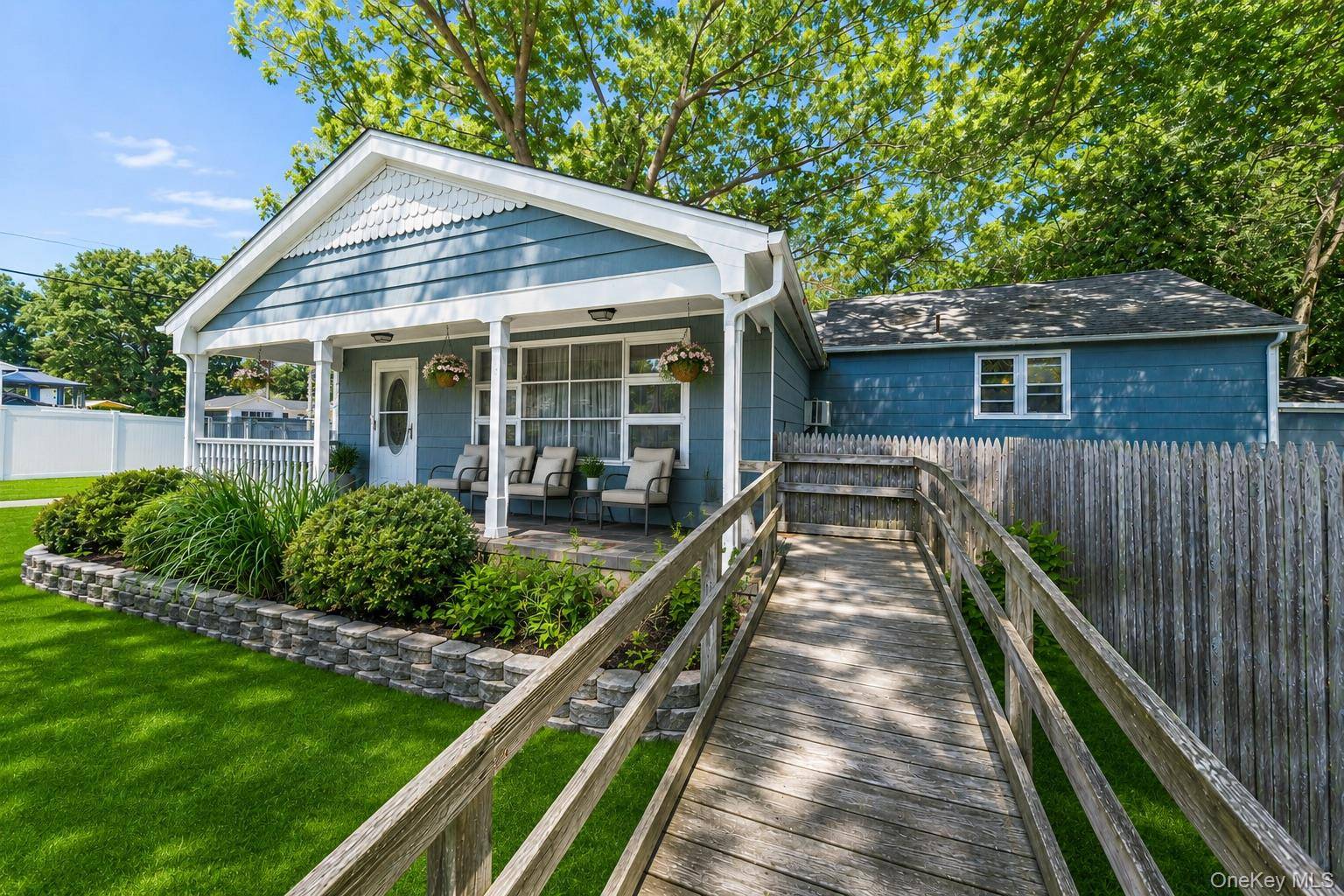 3 Curtis DR, Sound Beach, NY 11789
