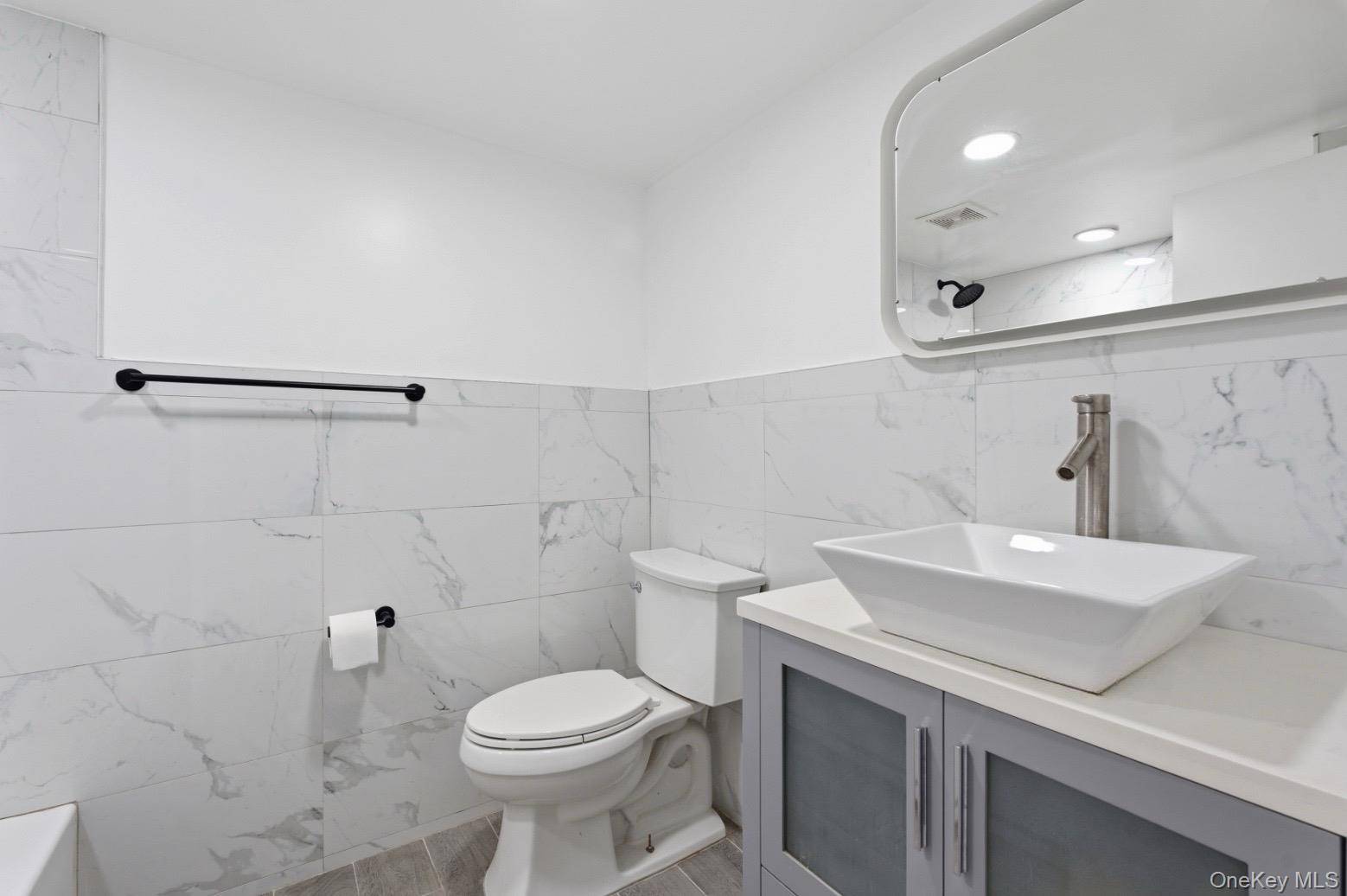 6089 54th ST, Maspeth, NY 11378