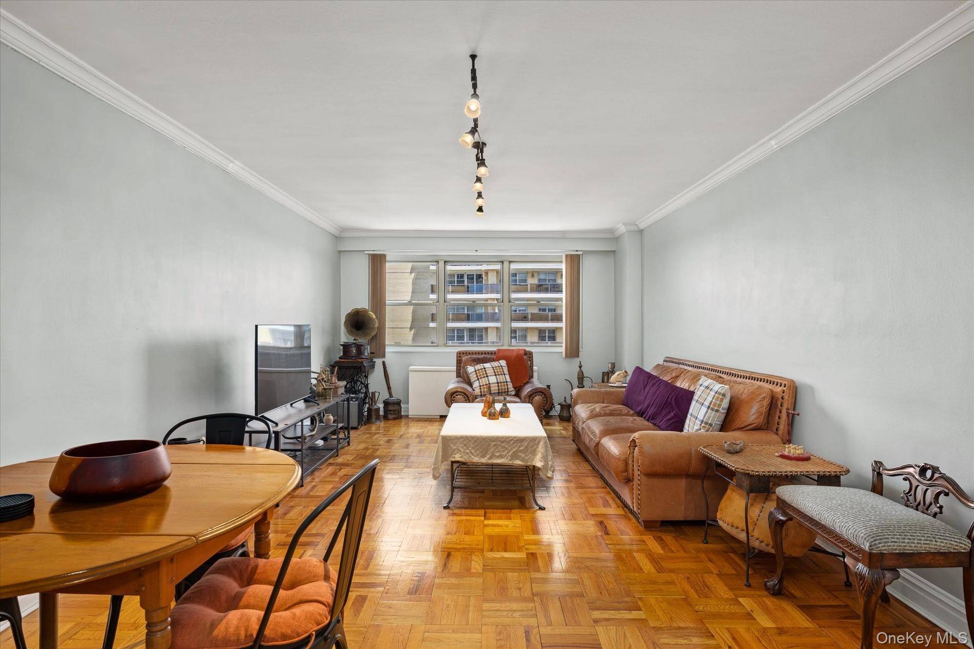 102-10 66th RD #12A, Forest Hills, NY 11375