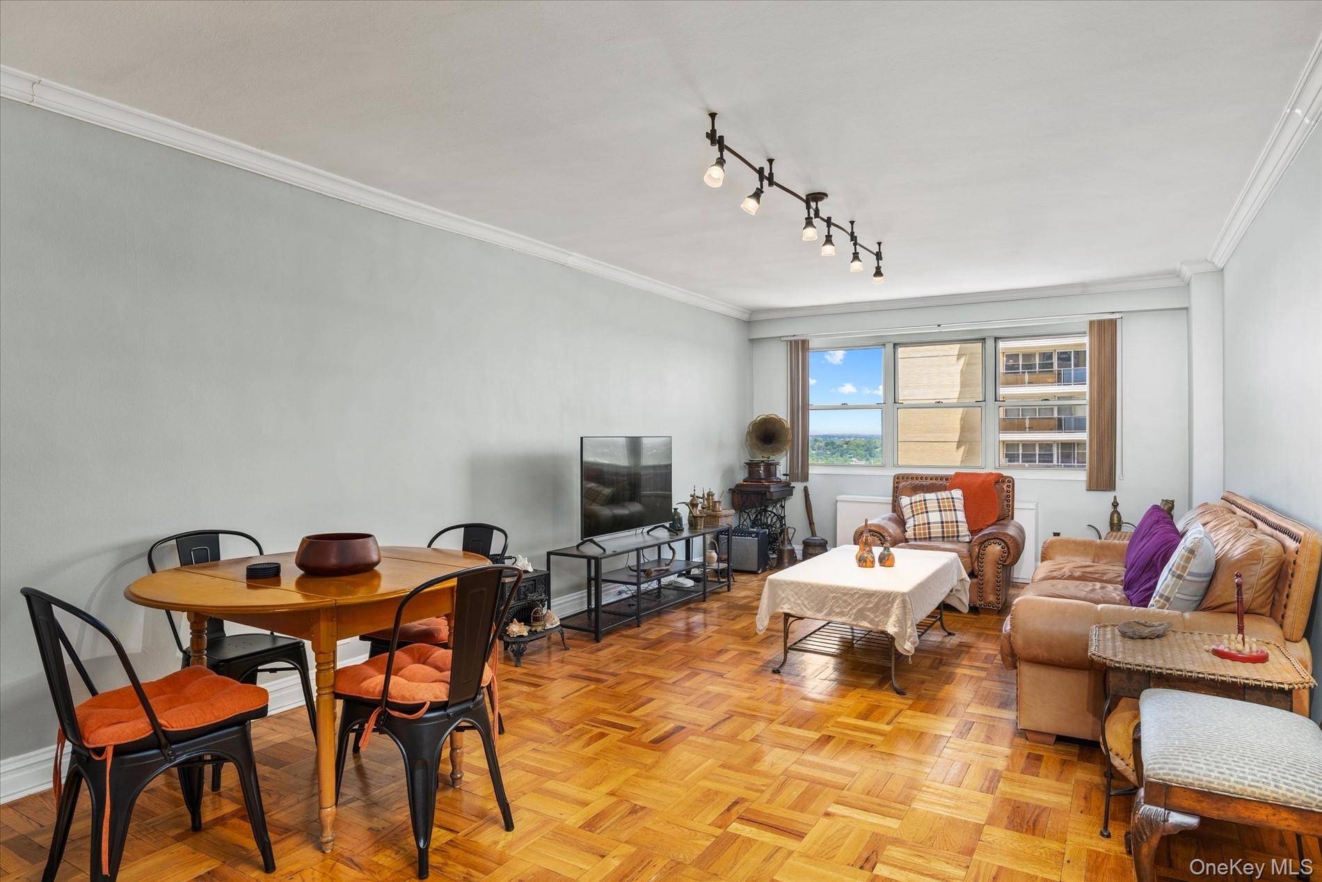 102-10 66th RD #12A, Forest Hills, NY 11375