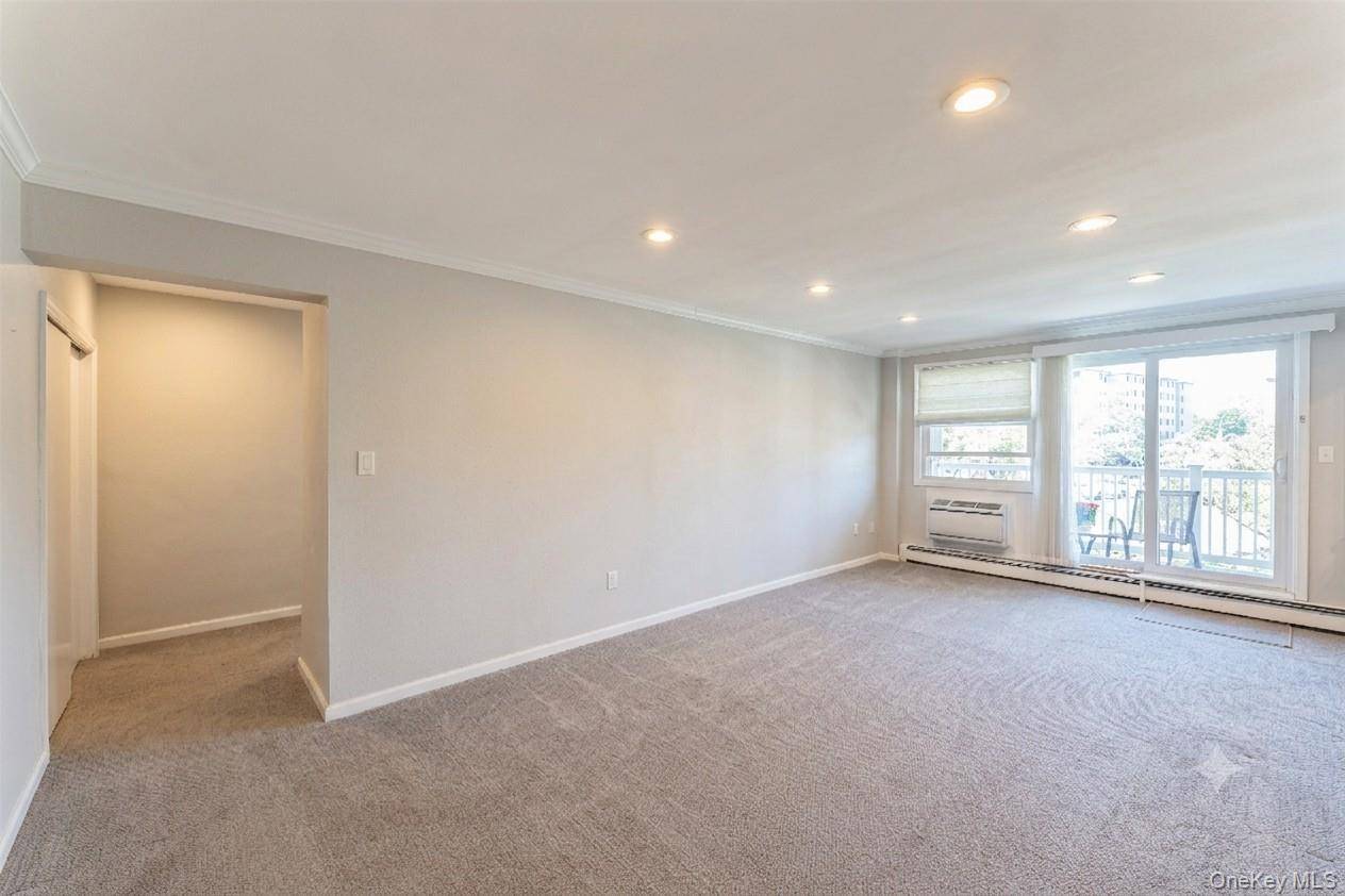 61 Maine AVE #D14, Rockville Centre, NY 11570