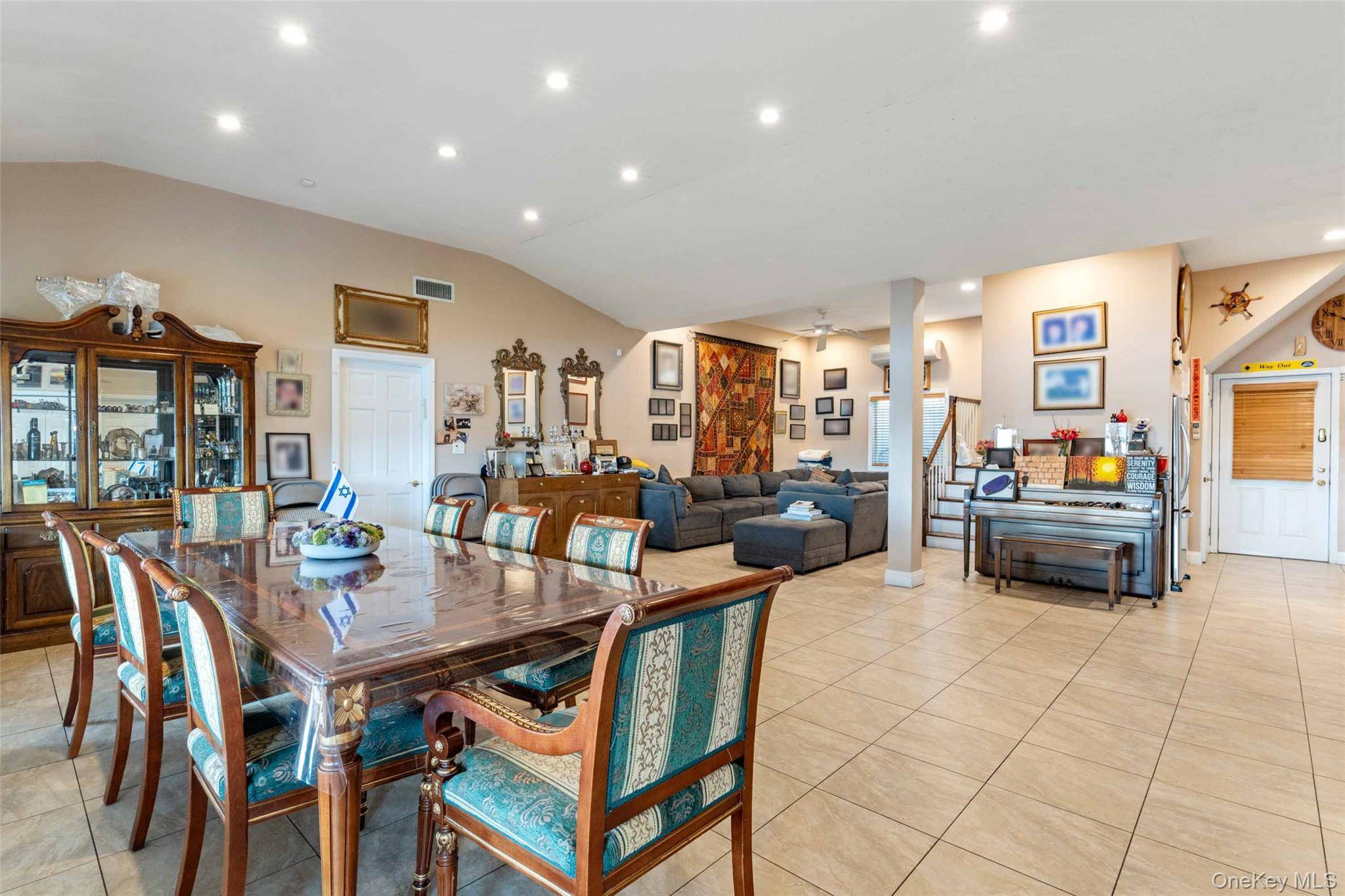 125 Beach 3rd ST, Far Rockaway, NY 11691