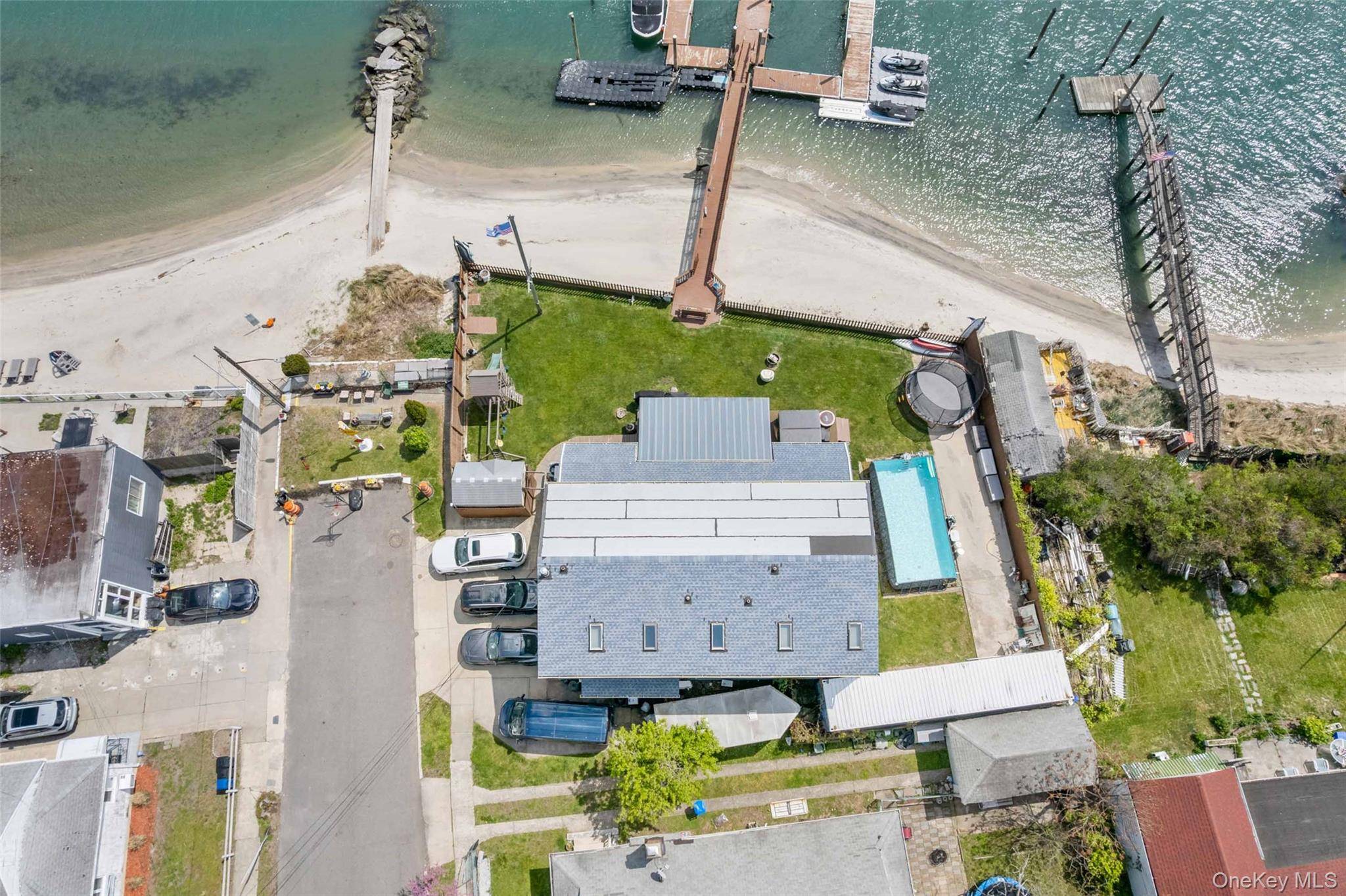 125 Beach 3rd ST, Far Rockaway, NY 11691