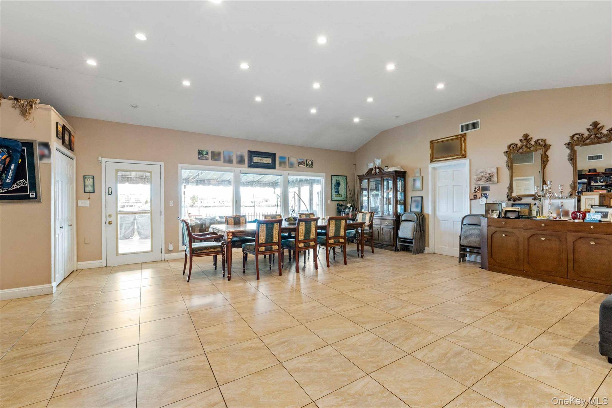 125 Beach 3rd ST, Far Rockaway, NY 11691