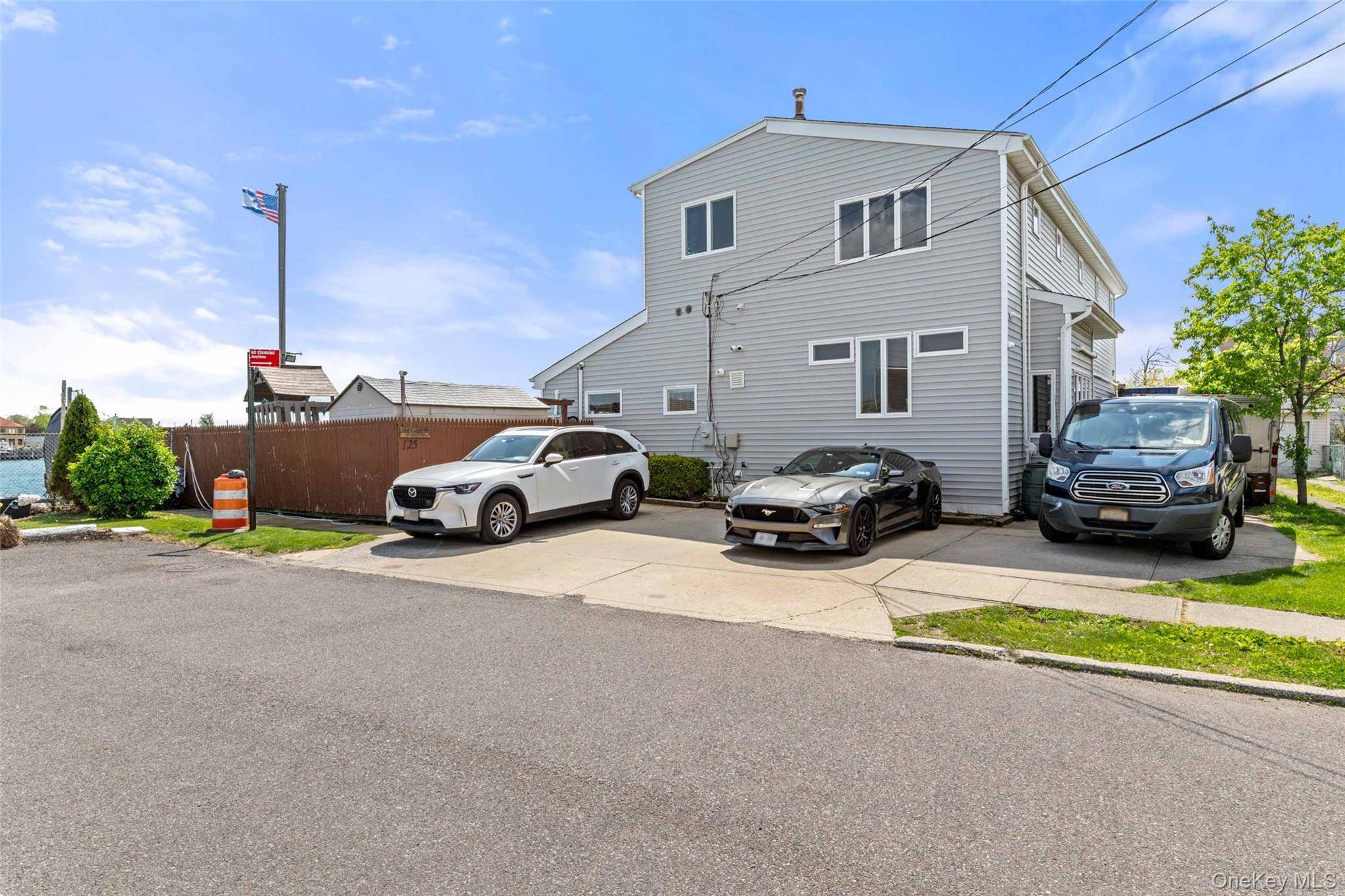 125 Beach 3rd ST, Far Rockaway, NY 11691