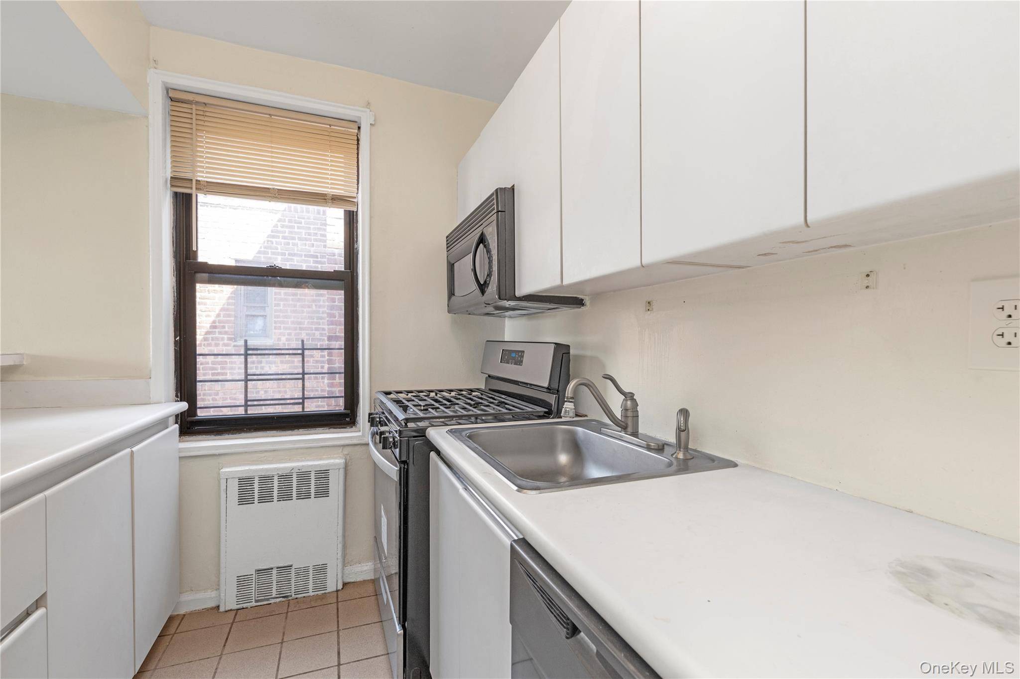 150-11 72nd RD #6E, Kew Garden Hills, NY 11367