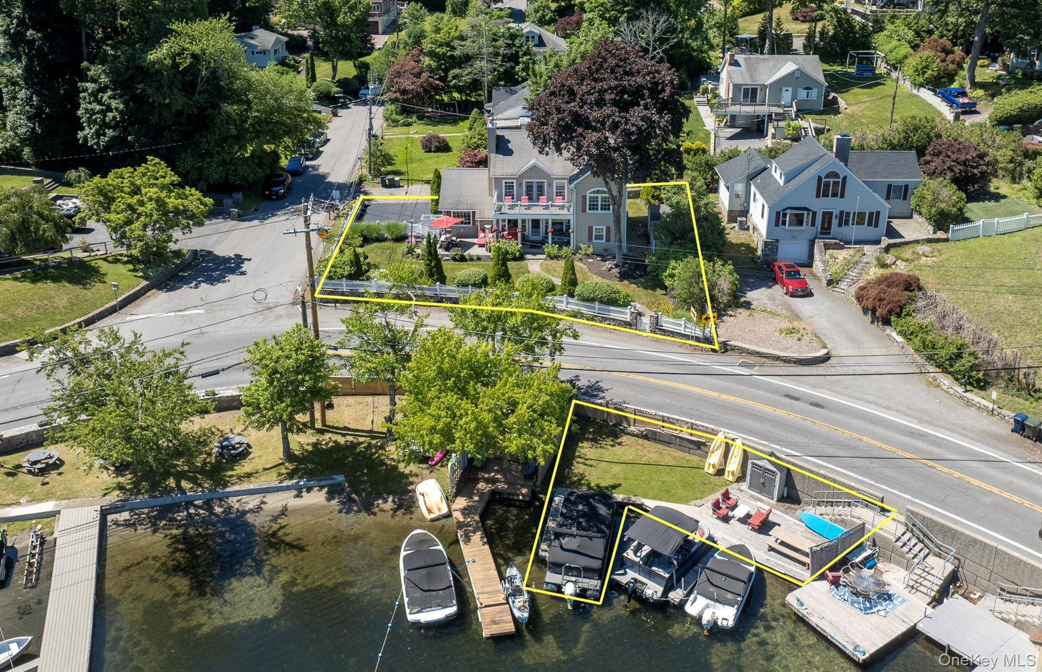 1 Colonial DR, Mahopac, NY 10541