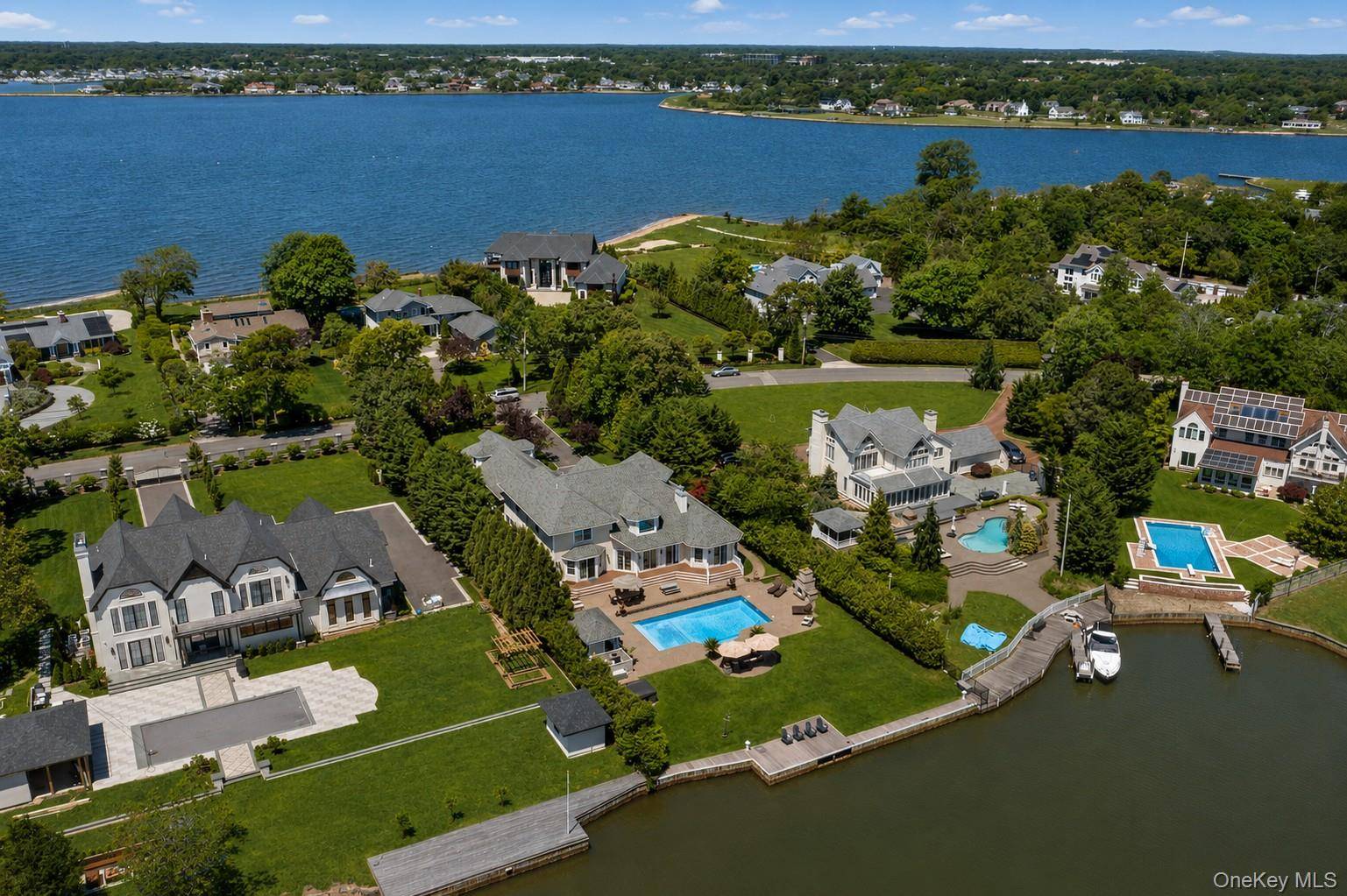 65 W Bayberry RD, Islip, NY 11751