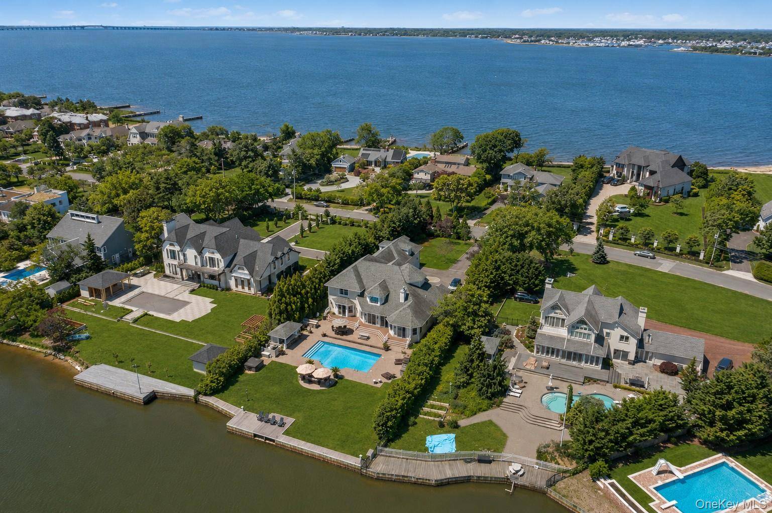 65 W Bayberry RD, Islip, NY 11751
