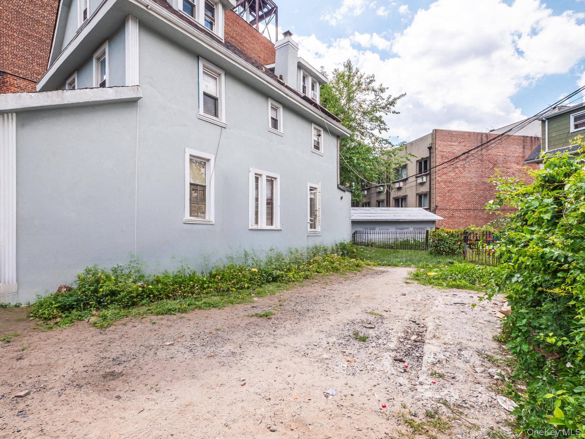 11614 Bessemer ST, Richmond Hill, NY 11418