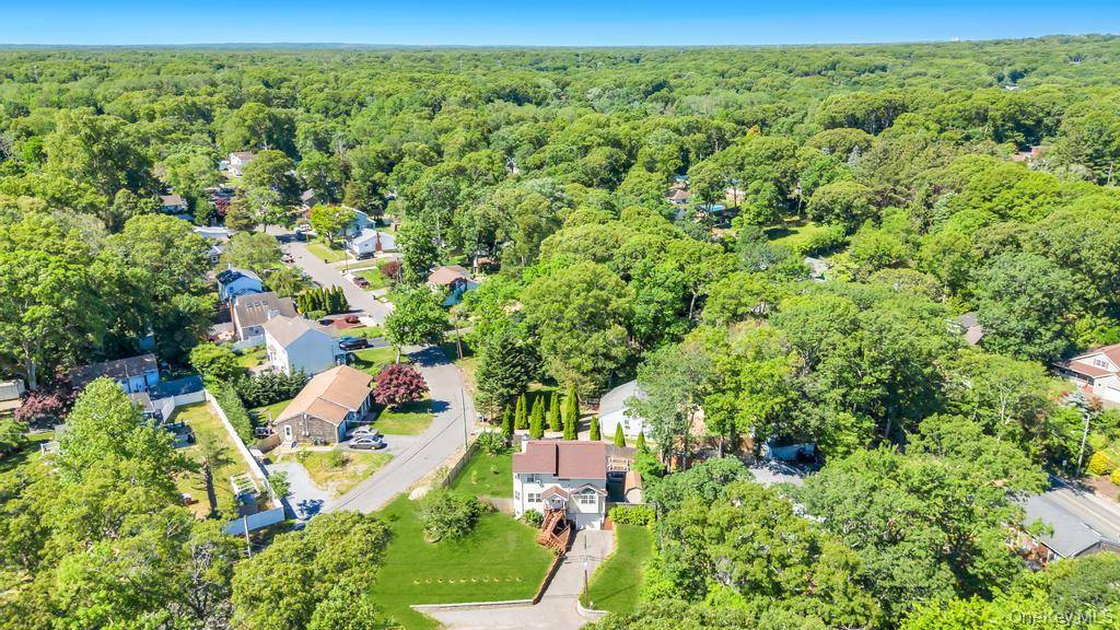 14 Cherry RD, Rocky Point, NY 11778