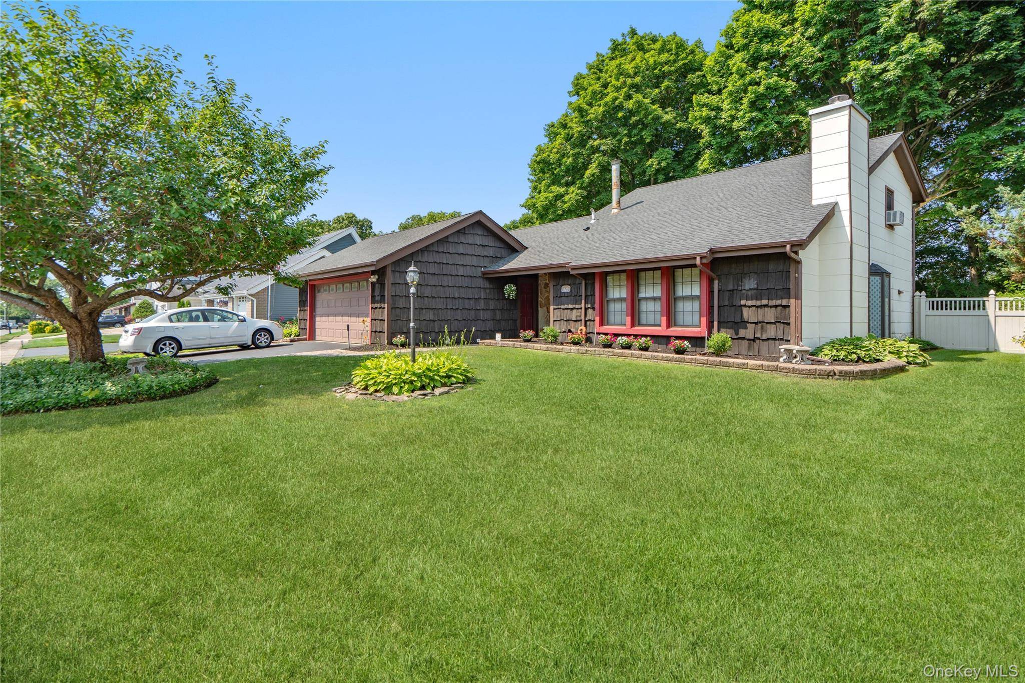 820 Greenbelt Pkwy, Holbrook, NY 11741