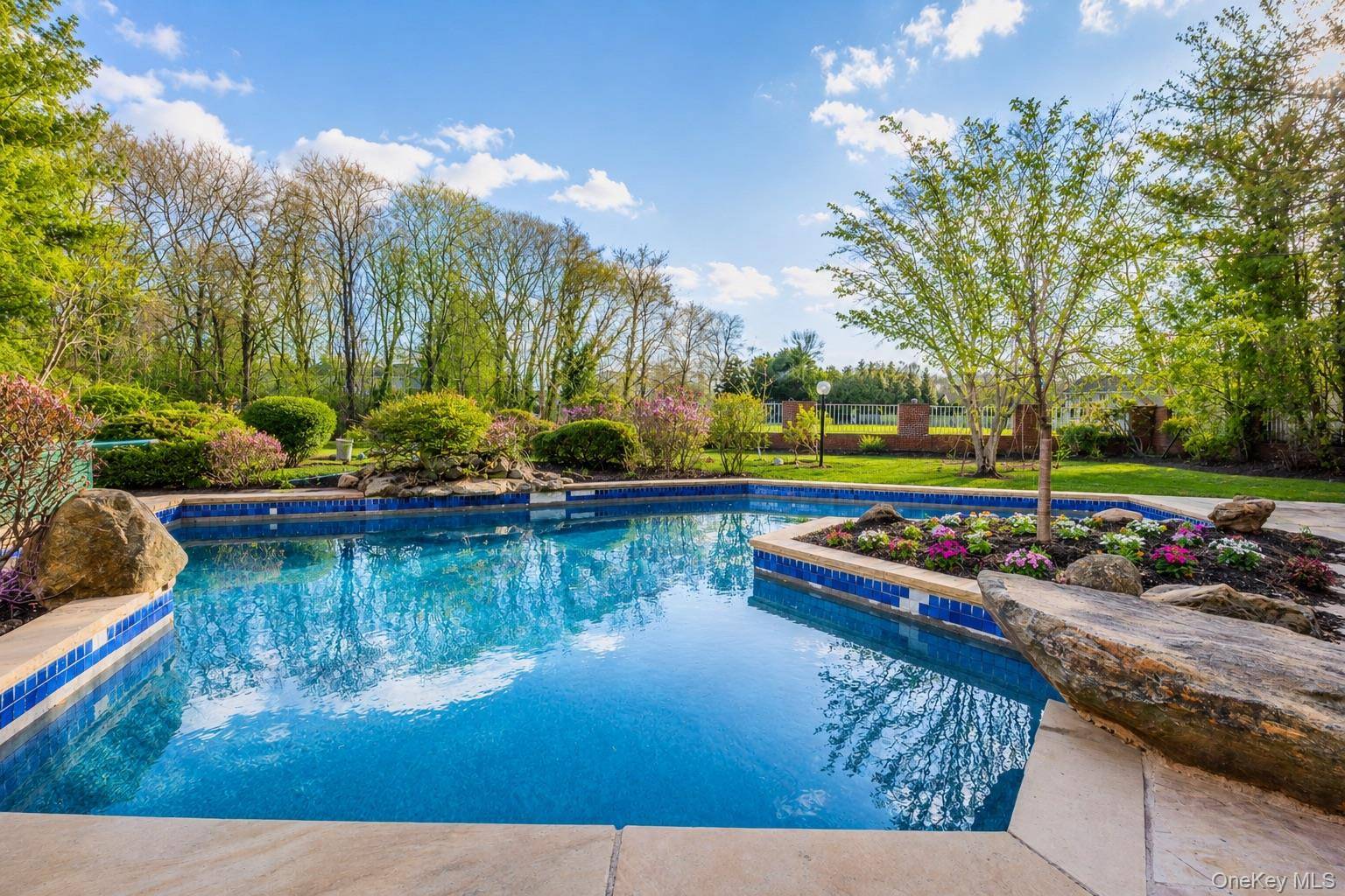 6 Polo CT, Woodbury, NY 11797