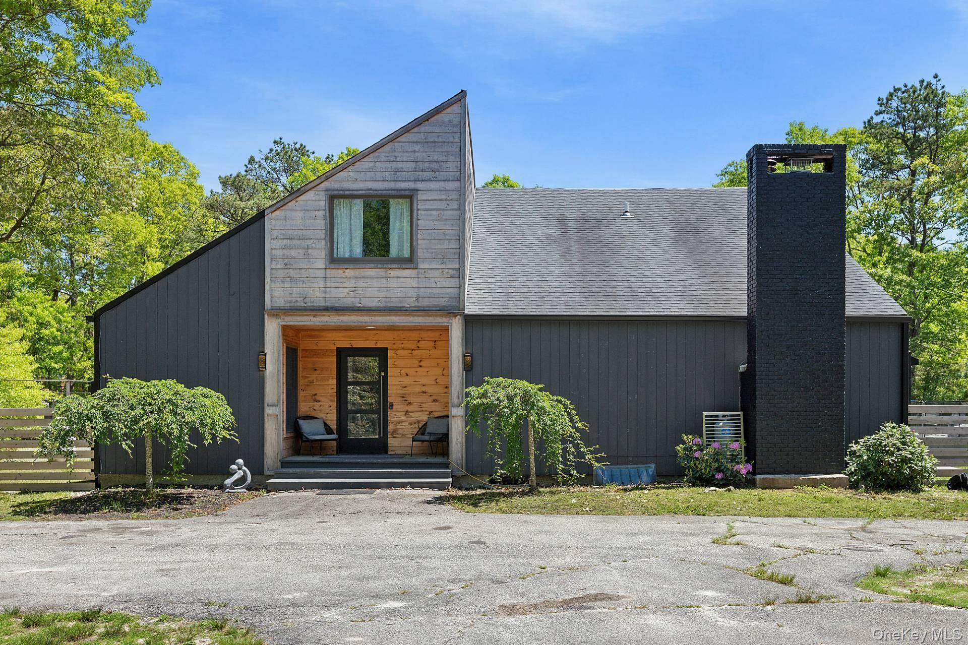 12 North Quarter Rd, Westhampton, NY 11977