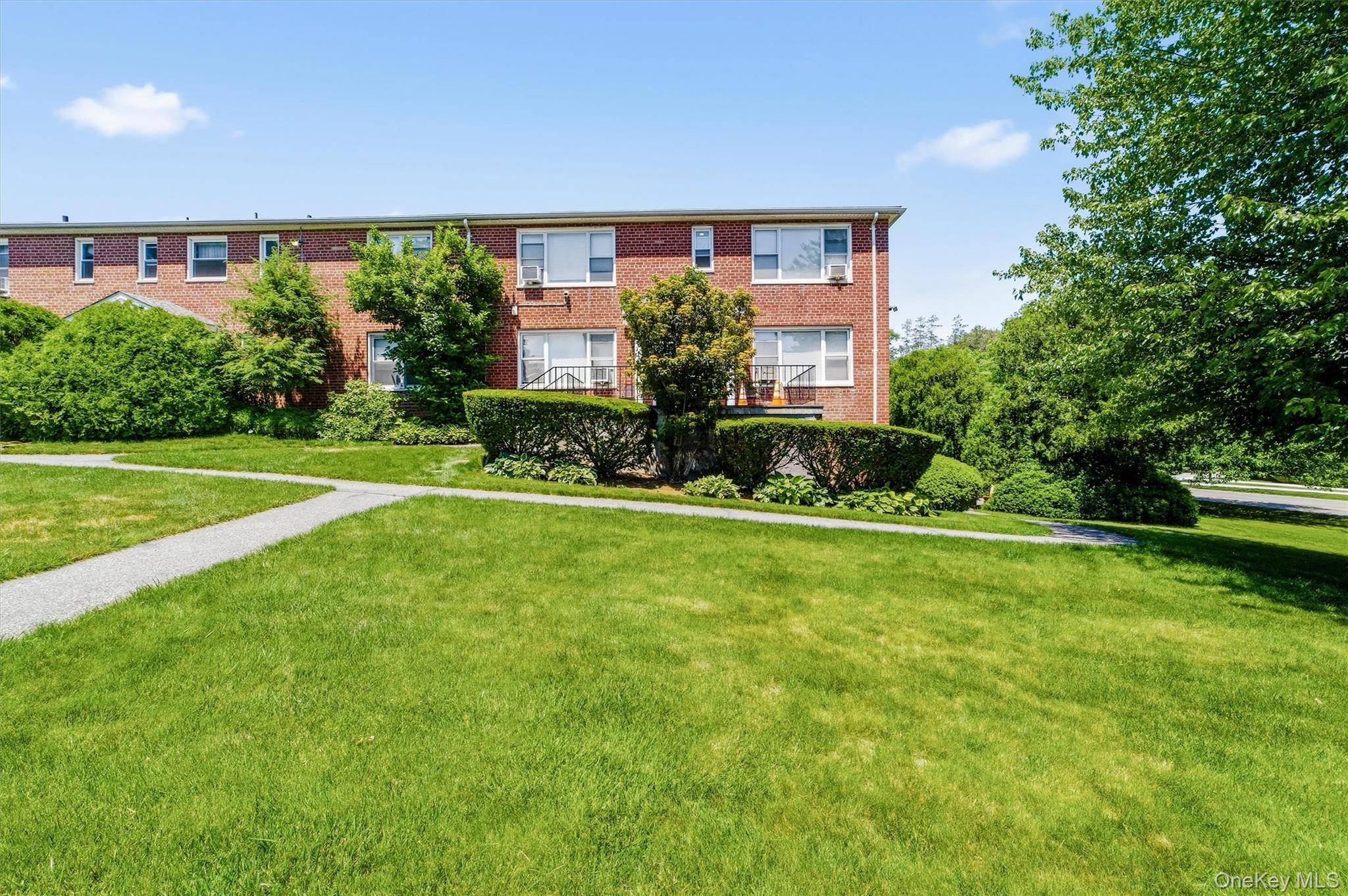 225 Schrade RD #1E, Briarcliff Manor, NY 10510