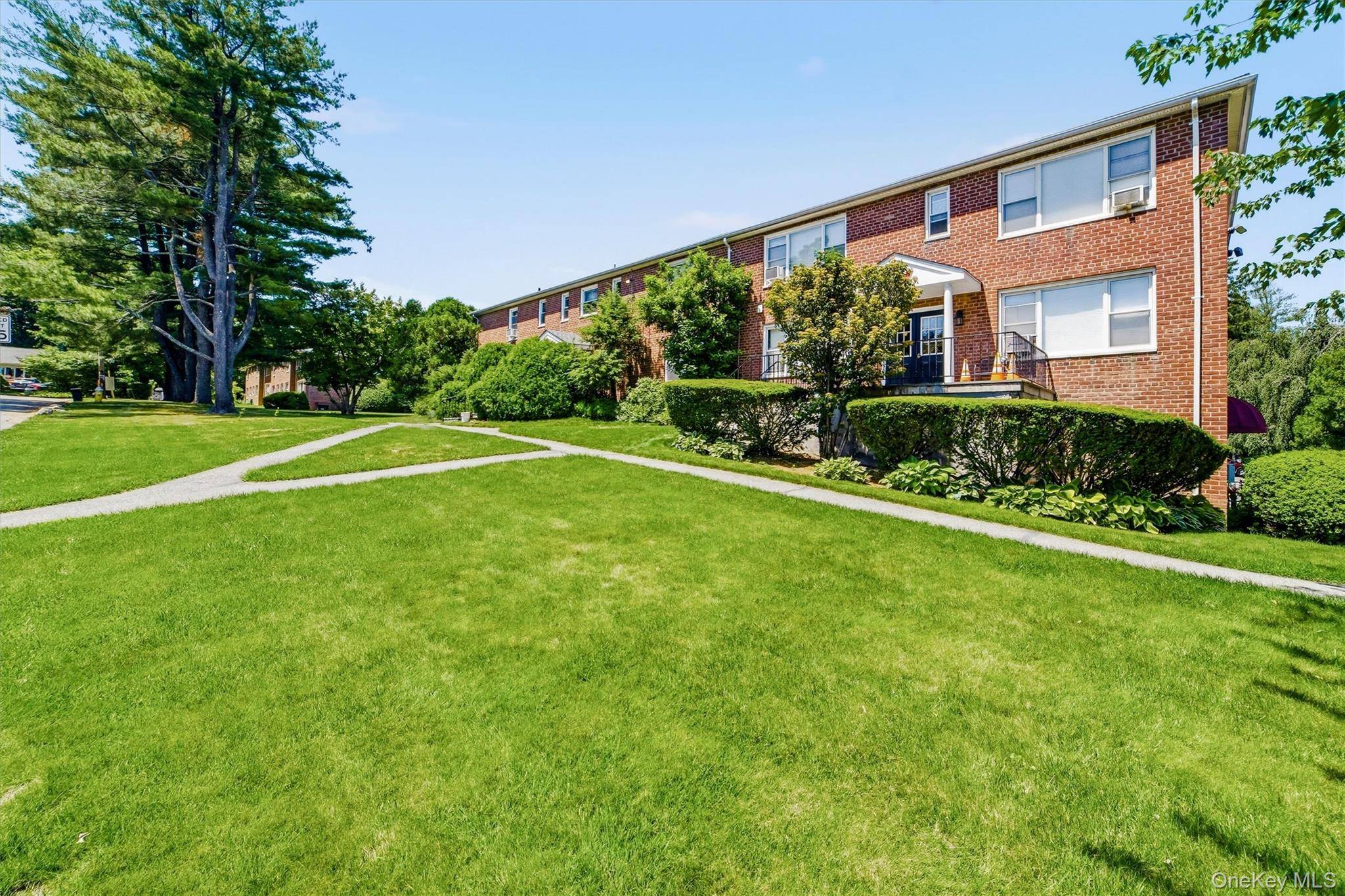 225 Schrade RD #1E, Briarcliff Manor, NY 10510