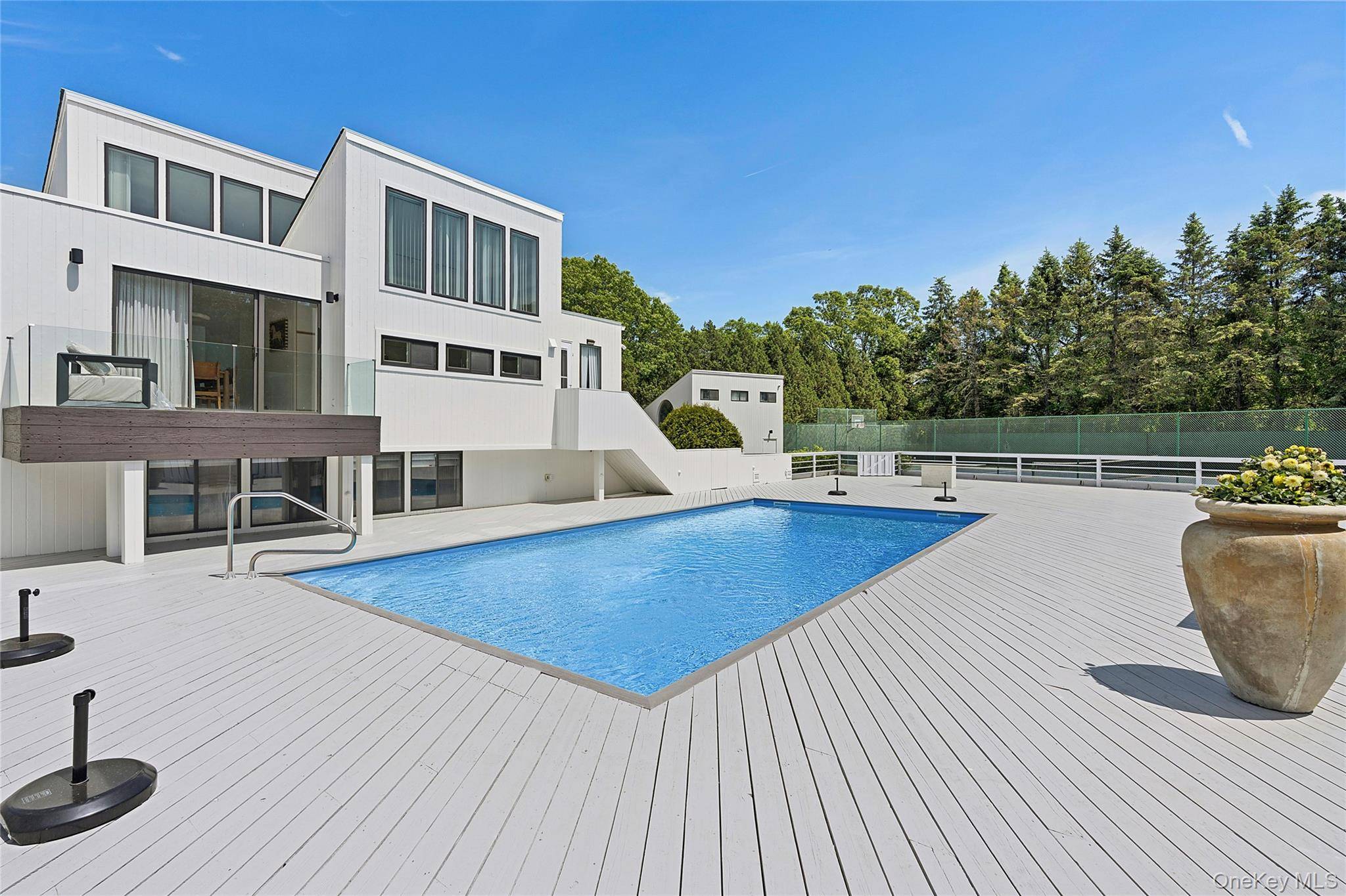 84 Inlet RD, Southampton, NY 11968