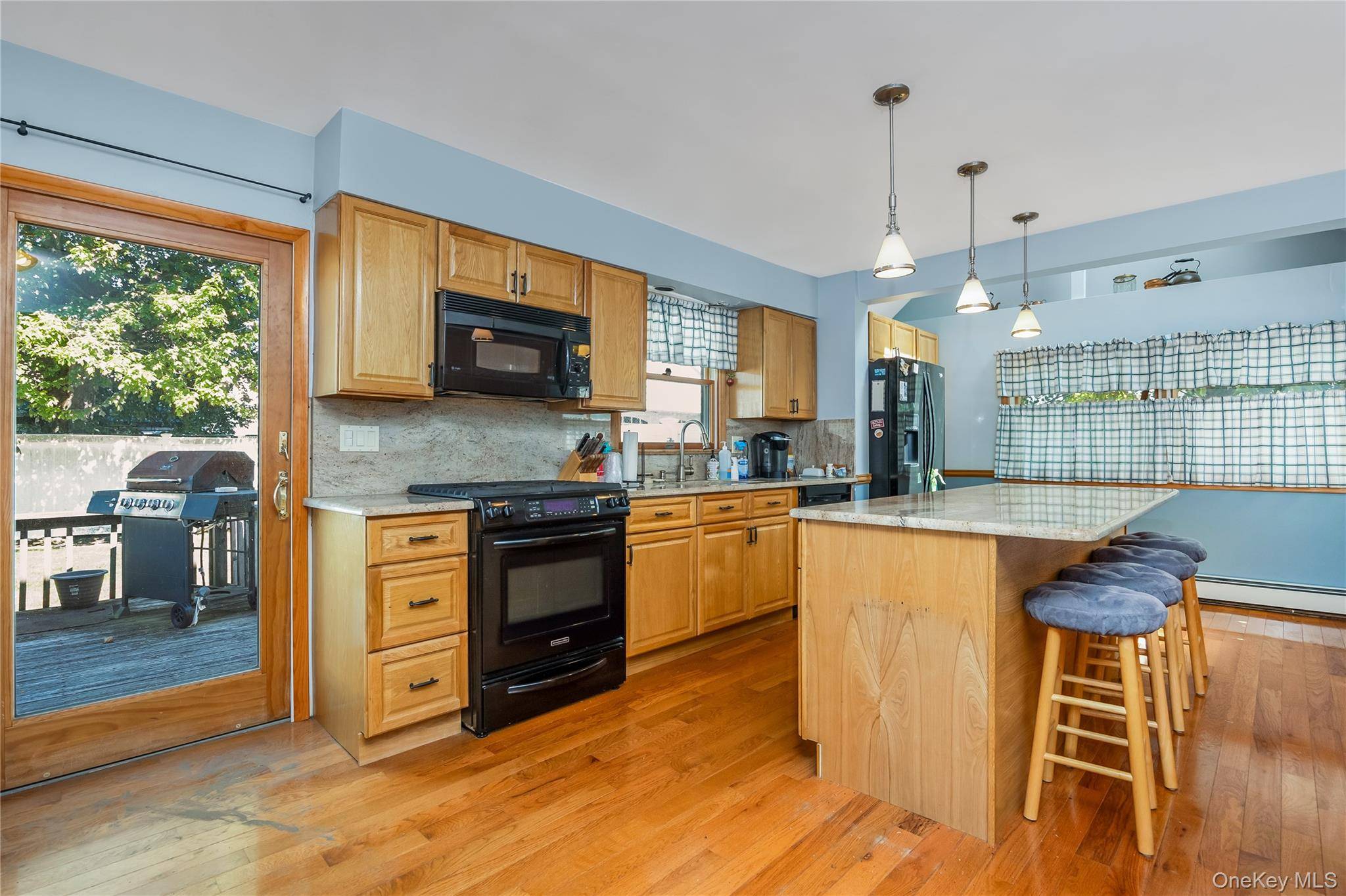 42 Buchanan AVE, Amity Harbor, NY 11701