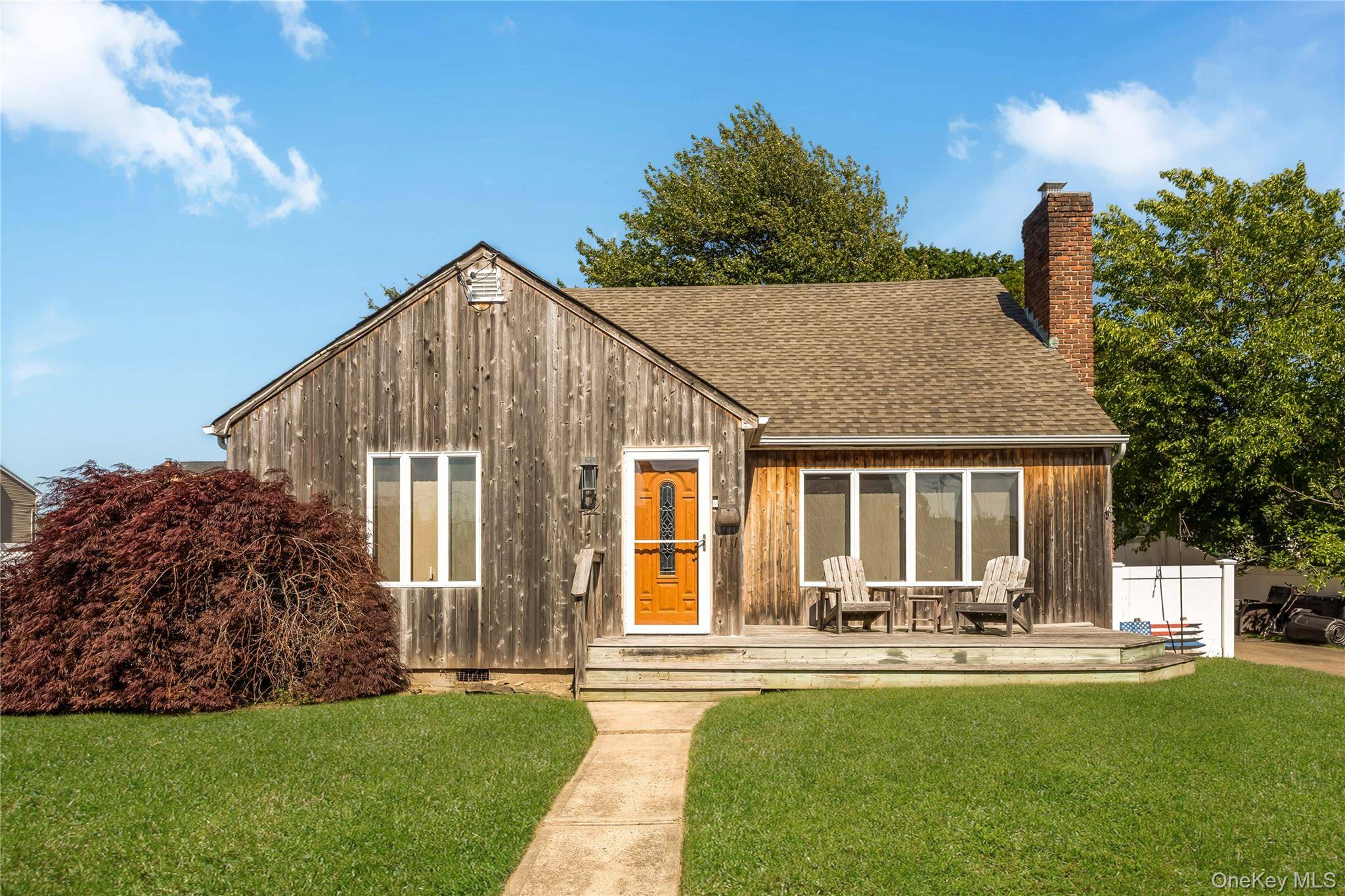 42 Buchanan AVE, Amity Harbor, NY 11701
