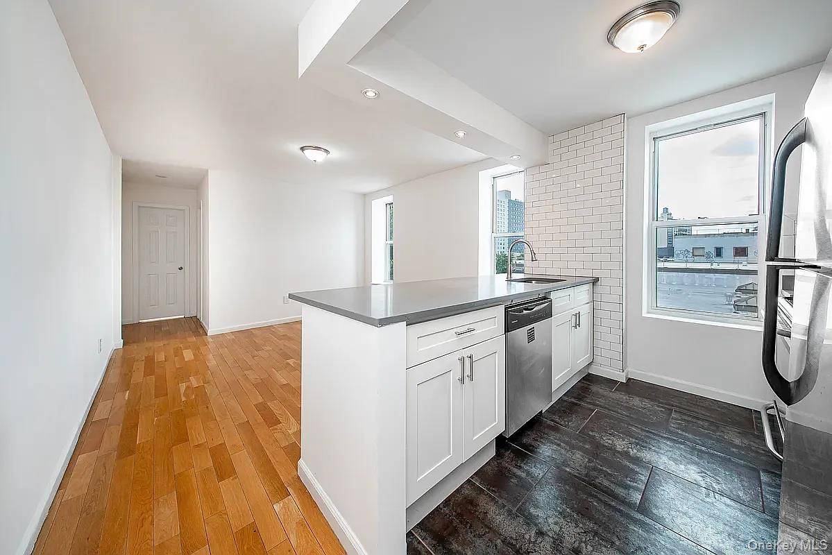 36-05 Vernon BLVD, Long Island City, NY 11106