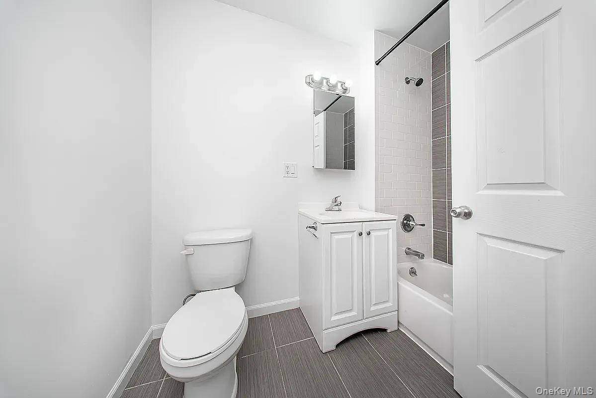 36-05 Vernon BLVD, Long Island City, NY 11106