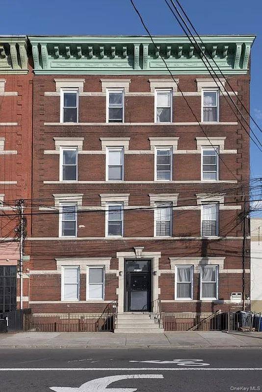 36-05 Vernon BLVD, Long Island City, NY 11106